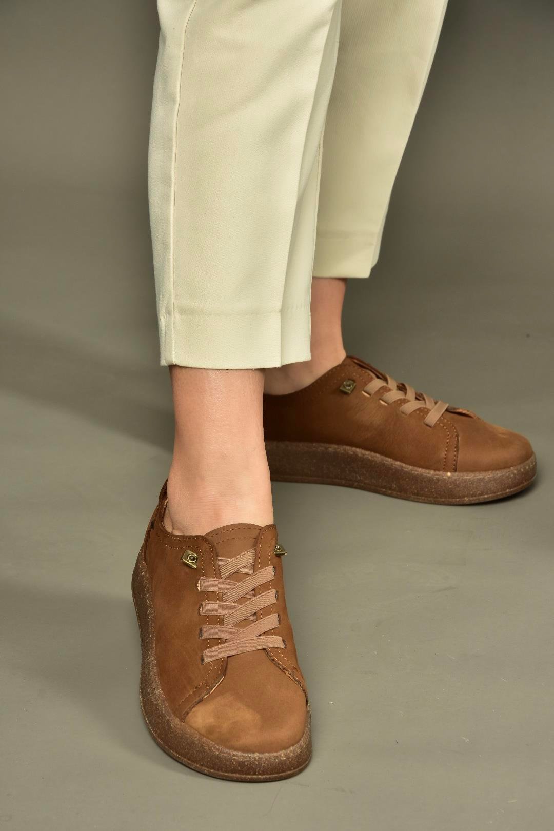 V999060501 Kahverengi Hakiki Deri Nubuk Kadın Spor Ayakkabı Sneakers