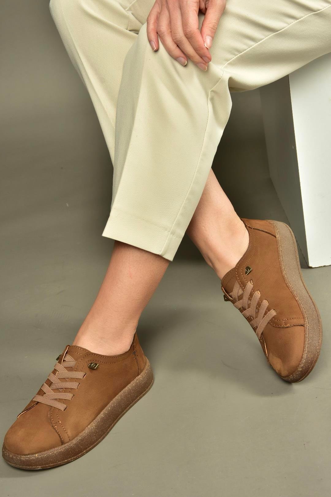 V999060501 Kahverengi Hakiki Deri Nubuk Kadın Spor Ayakkabı Sneakers