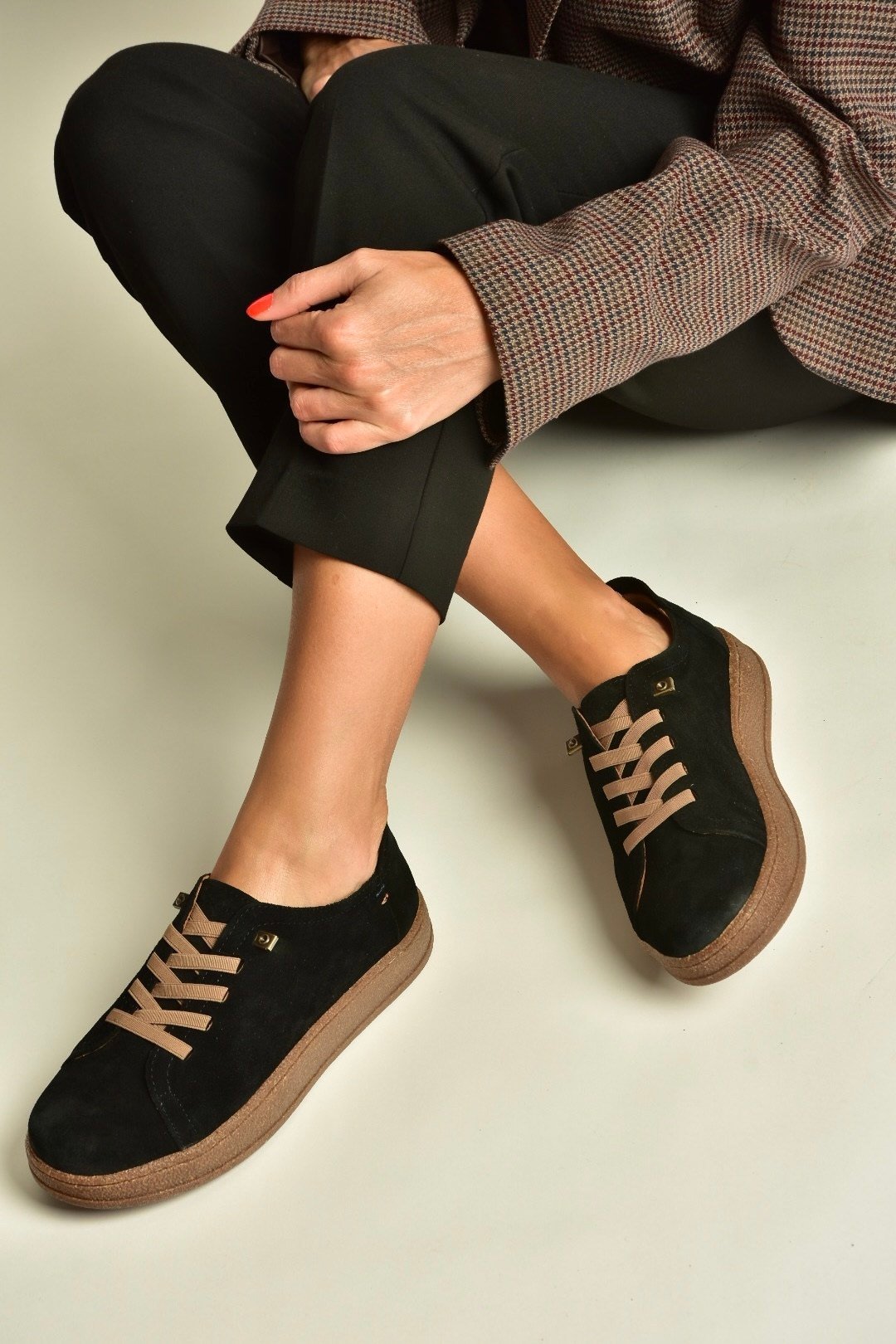 V999060502 Siyah Hakiki Deri Süet Kadın Spor Ayakkabı Sneakers