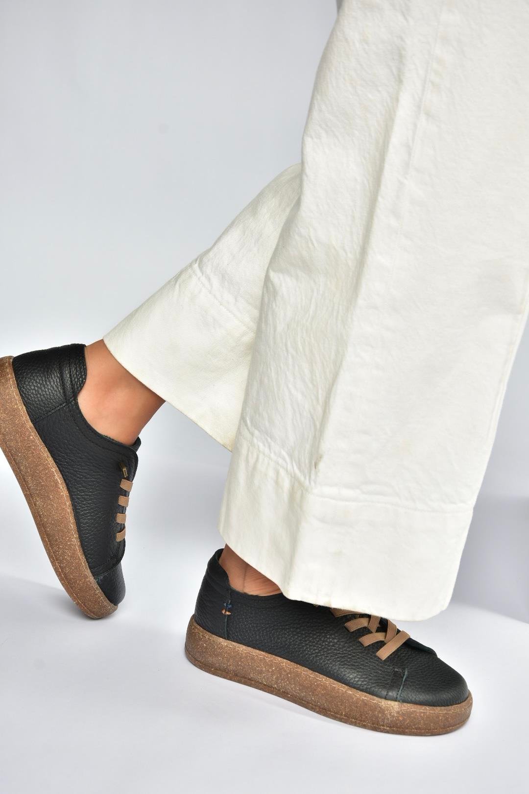 V999060503 Siyah Hakiki Deri Nubuk Kadın Spor Ayakkabı Sneakers