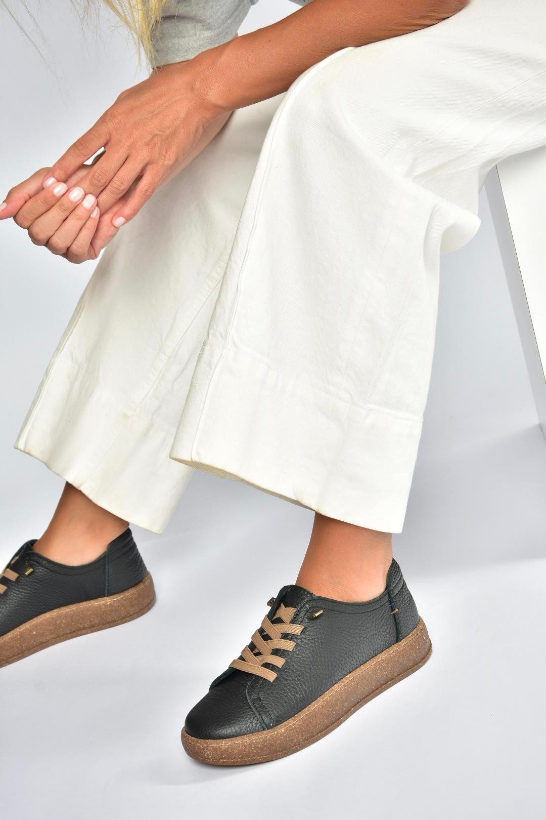 V999060503 Siyah Hakiki Deri Nubuk Kadın Spor Ayakkabı Sneakers