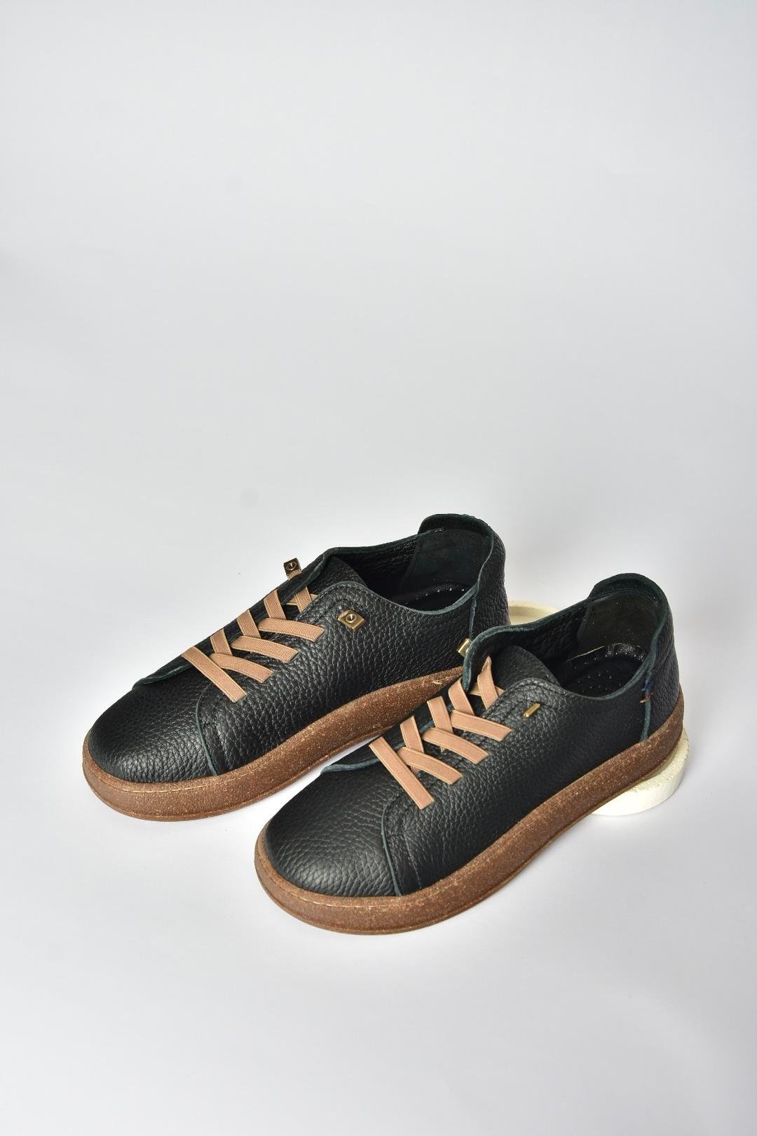 V999060503 Siyah Hakiki Deri Nubuk Kadın Spor Ayakkabı Sneakers