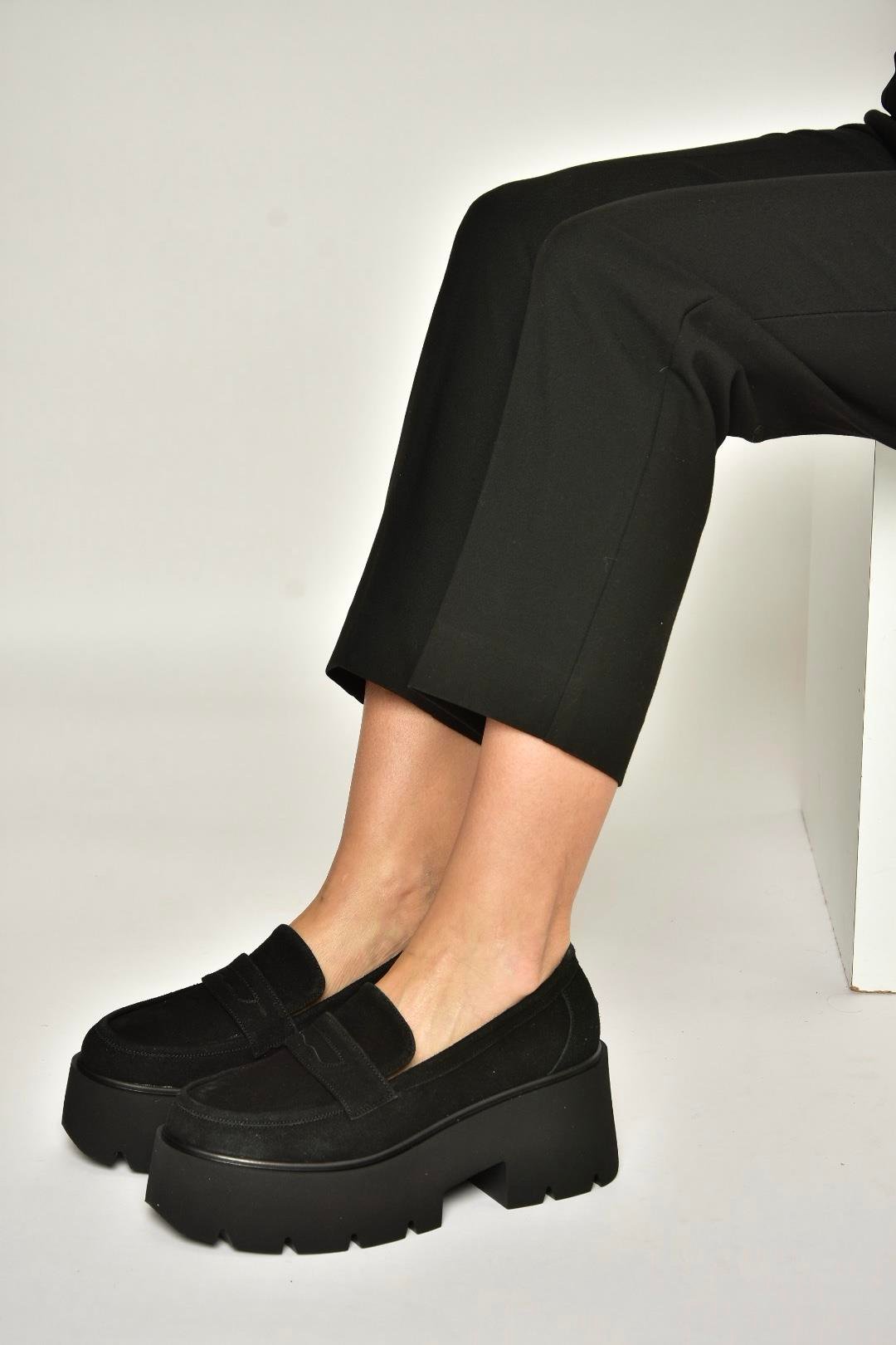 Y272972502 Siyah Süet Kalın Tabanlı Günlük Kadın Ayakkabı