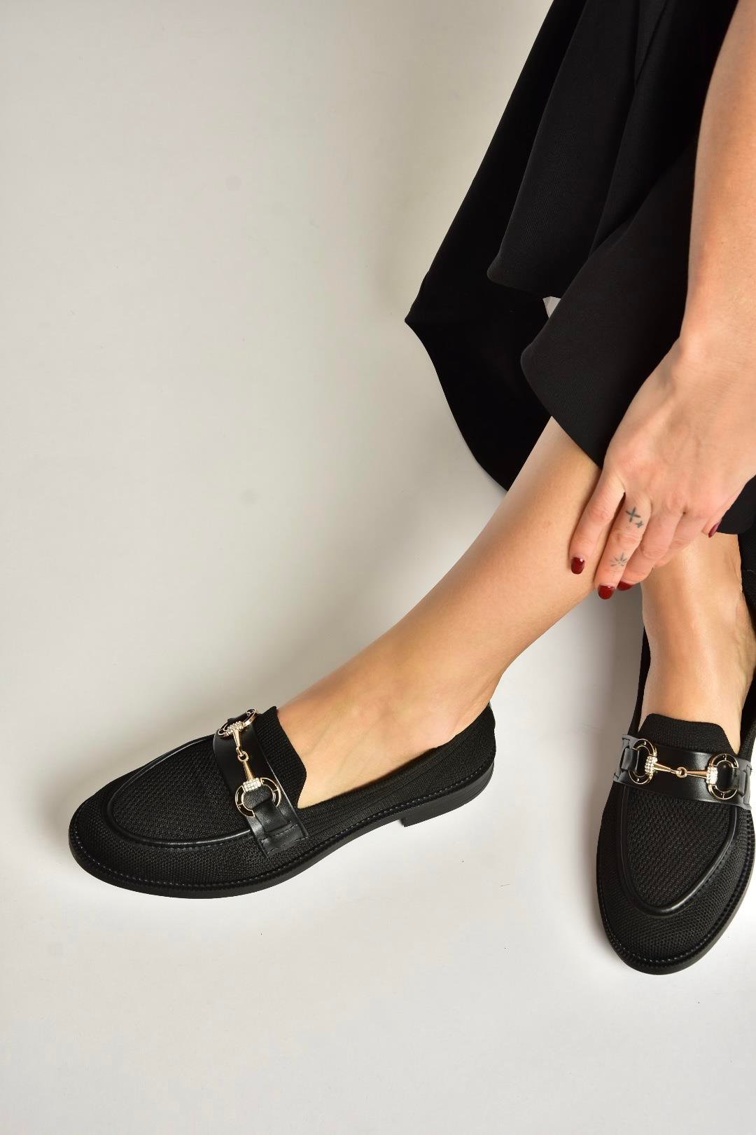 Y330722104 Siyah Triko Kumaş Toka Detaylı Günlük Kadın Ayakkabı