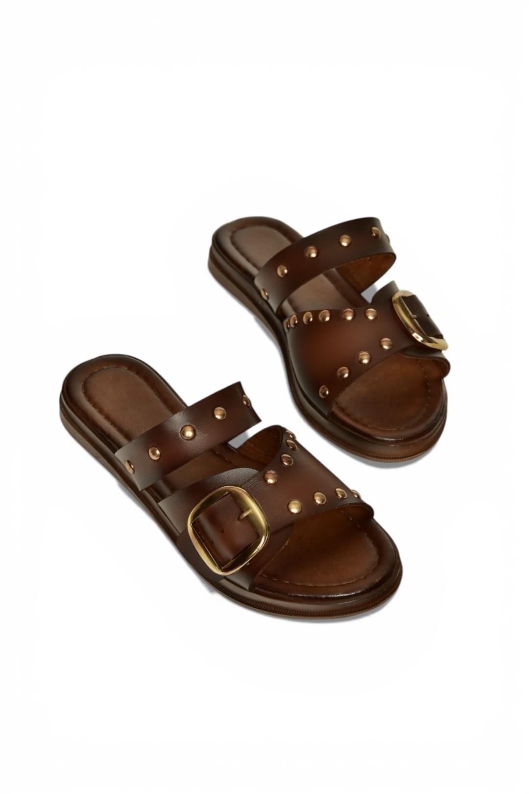 Y390450703 Kahverengi Hakiki Deri Zımba Detaylı Kadın Terlik