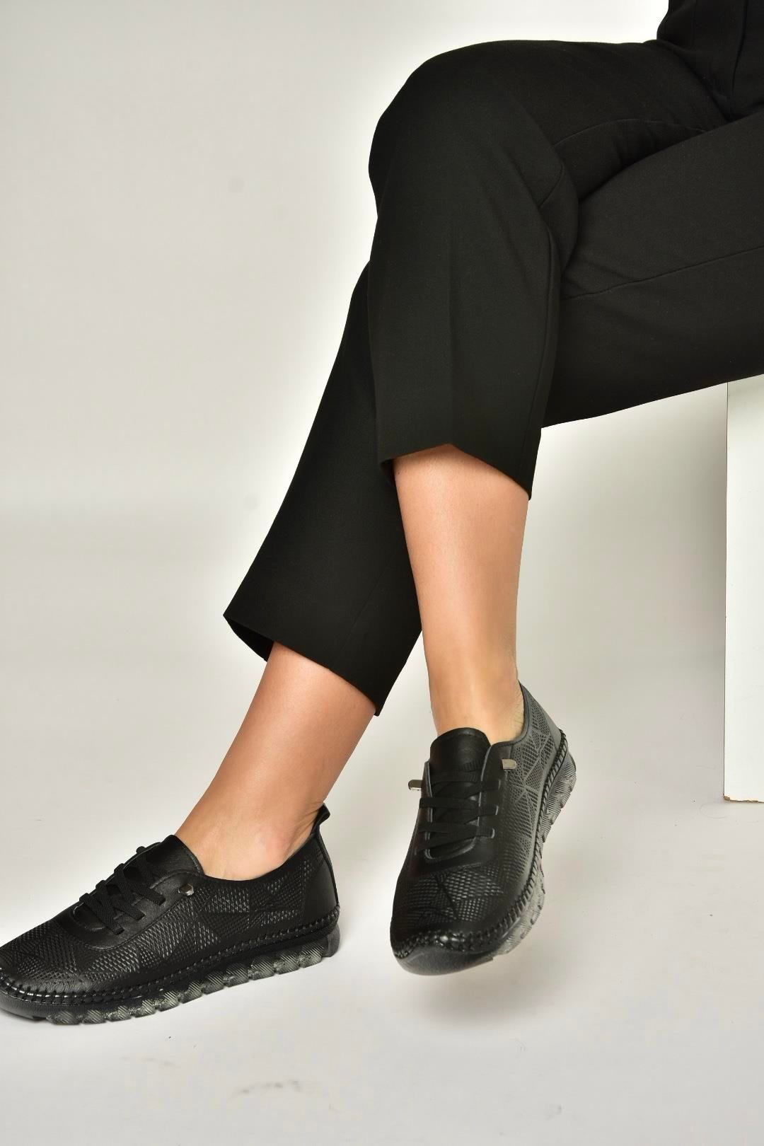 Y555024103 Siyah Hakiki Deri Comfort Ortopedik Taban Kadın Ayakkabı