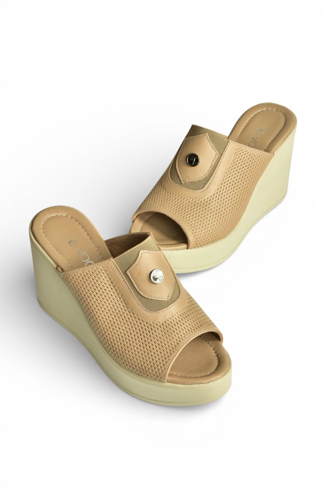 Y555250703 Bej Hakiki Deri Dolgu Topuklu Kadın Terlik