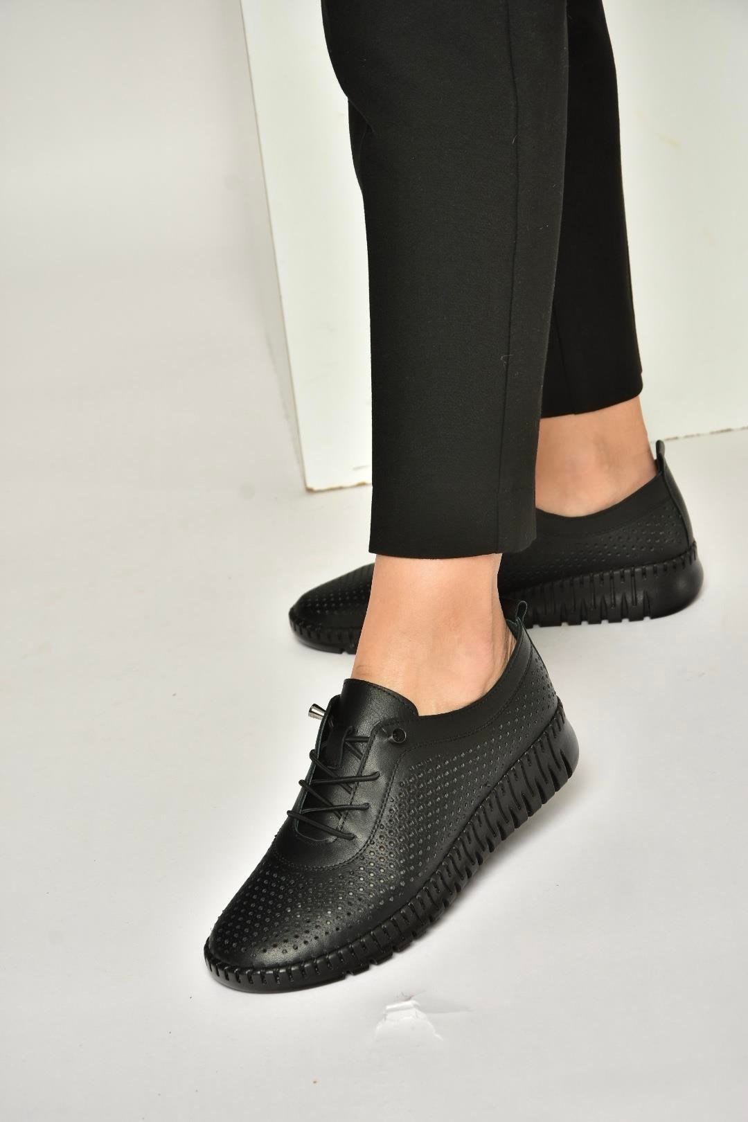 Y555705103 Siyah Hakiki Deri Comfort Ortopedik Taban Kadın Ayakkabı