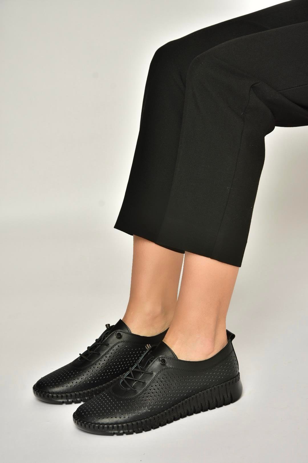 Y555705103 Siyah Hakiki Deri Comfort Ortopedik Taban Kadın Ayakkabı