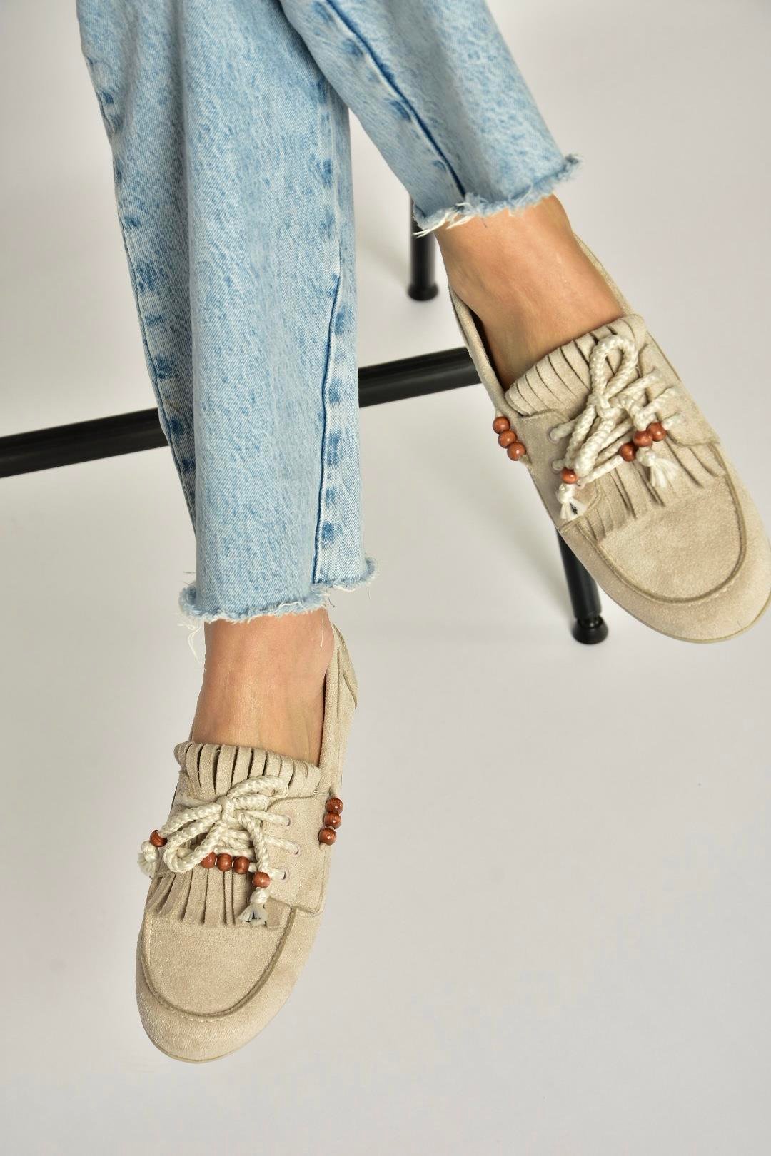 Y602426202 Bej Süet Boncuk Detaylı Günlük Kadın Ayakkabı