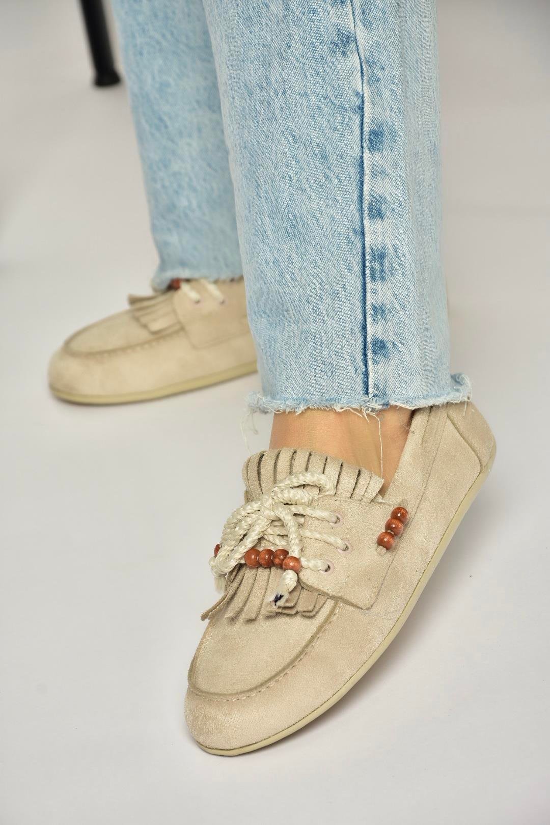 Y602426202 Bej Süet Boncuk Detaylı Günlük Kadın Ayakkabı