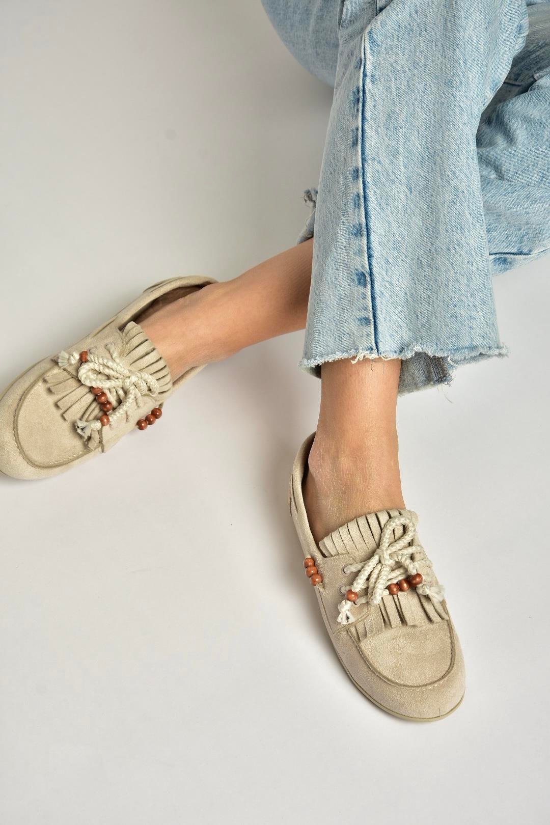 Y602426202 Bej Süet Boncuk Detaylı Günlük Kadın Ayakkabı