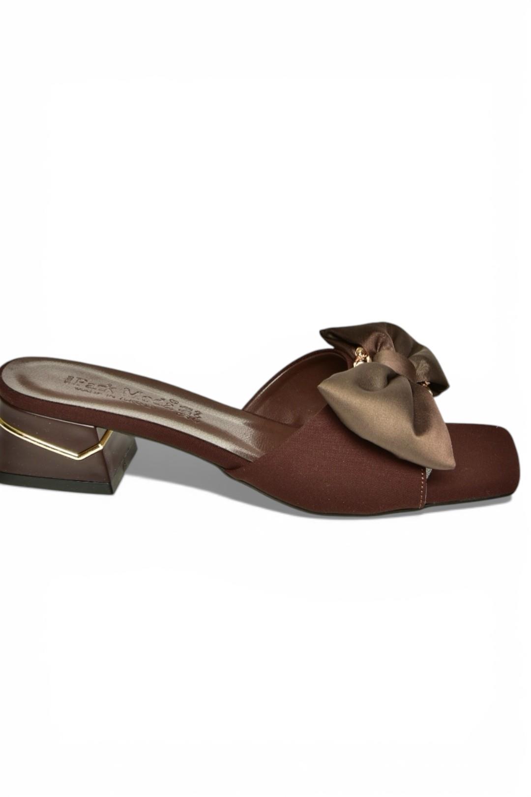 Y820780504 Kahverengi Kumaş Kalın Topuklu Kurdele Detaylı Kadın Terlik