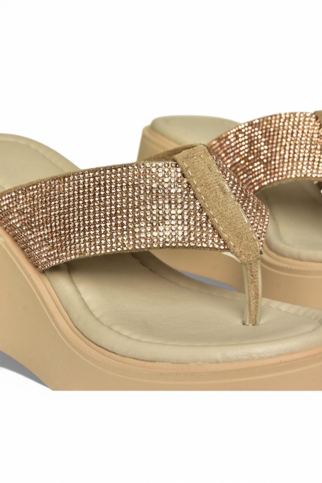 Y973525309 Bej Taş Detaylı Parmak Arası Kalın Tabanlı Kadın Terlik