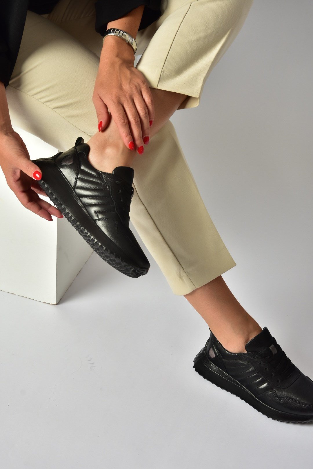 Z555090103 Siyah Hakiki Deri Kalın Tabanlı Spor Ayakkabı Sneakers