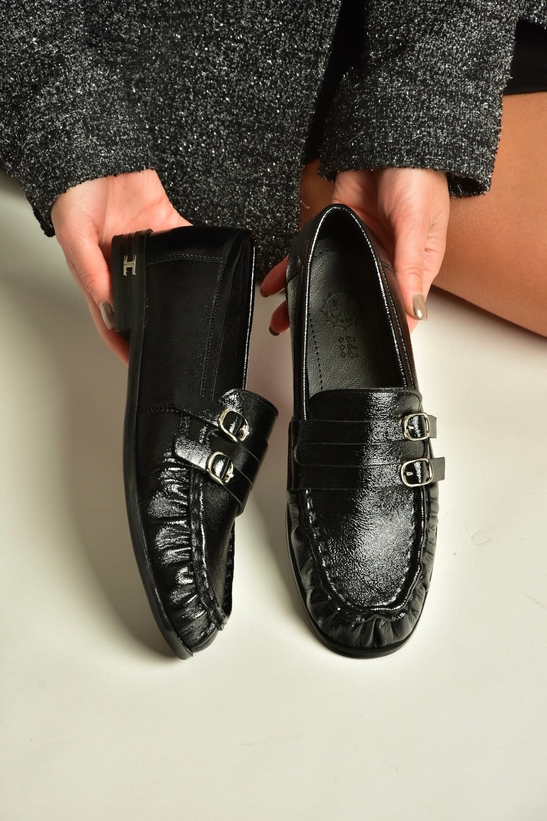 Z820024208 Siyah Rugan Büzgü Detaylı Çift Tokalı Loafer Ayakkabı