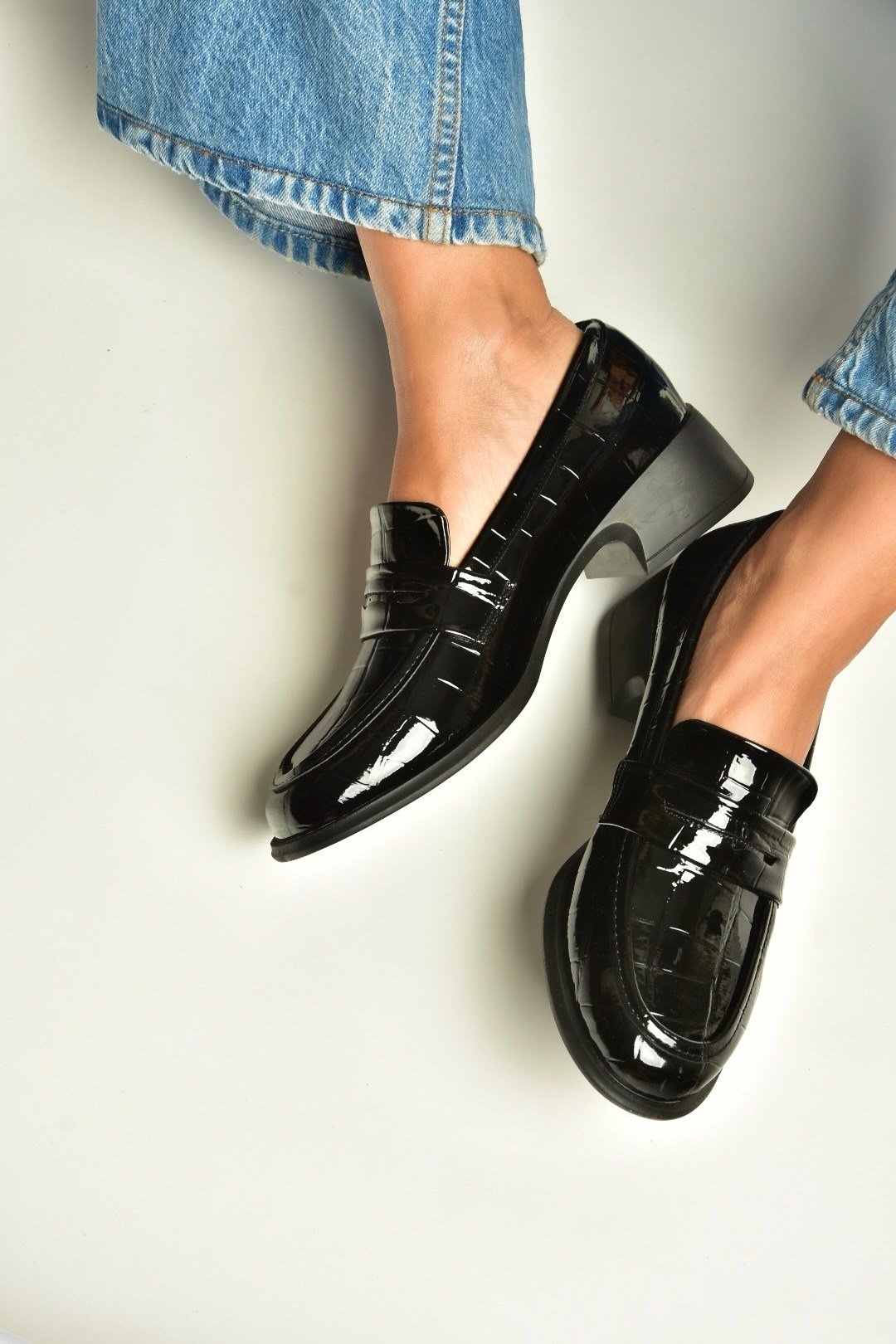 Z820066211 Siyah Kroko Baskılı Kalın Topuklu Loafer Ayakkabı
