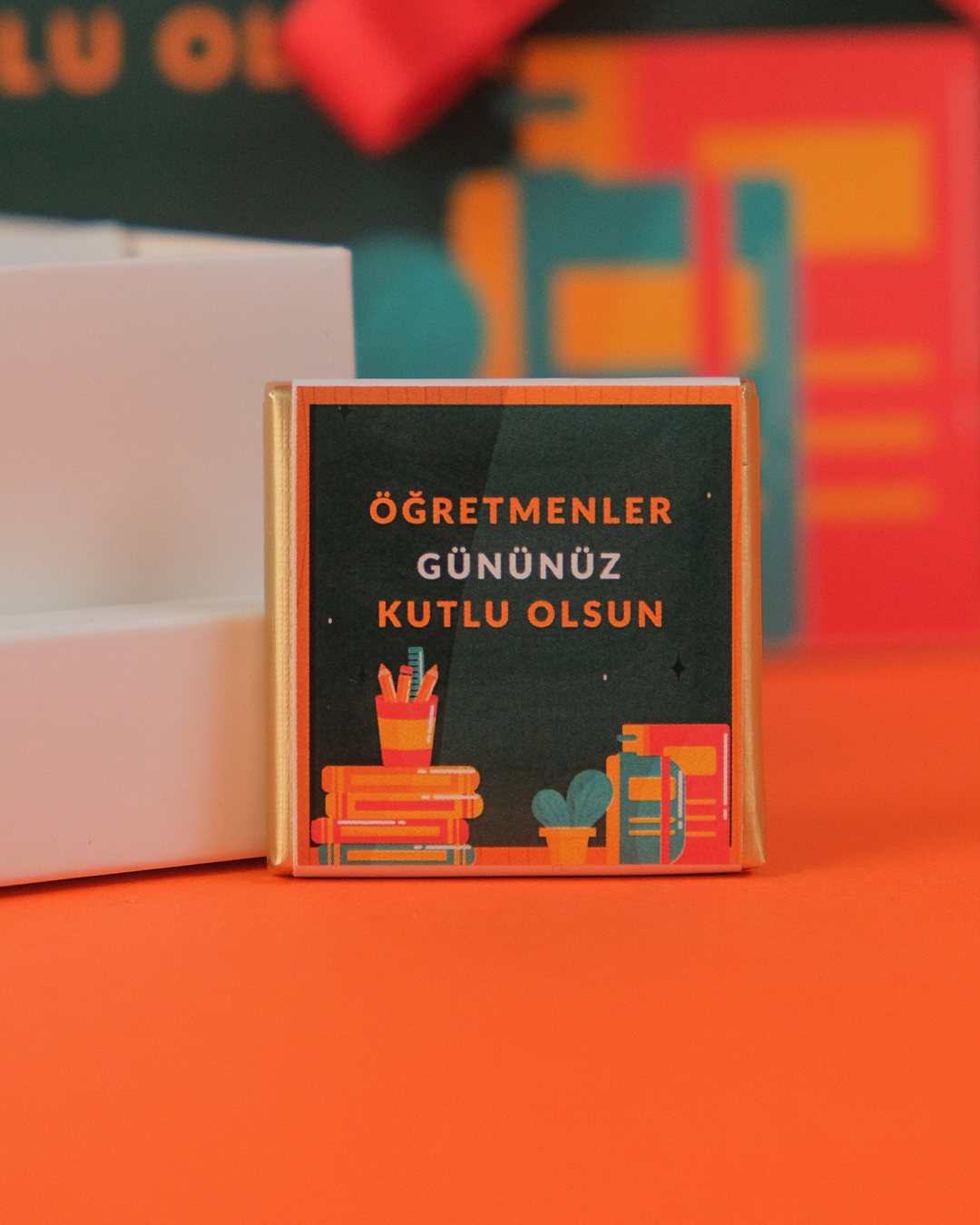 Tahta Desenli Öğretmenler Günü Hediyesi Madlen Çikolata Sunum Kutulu (32 Adet)