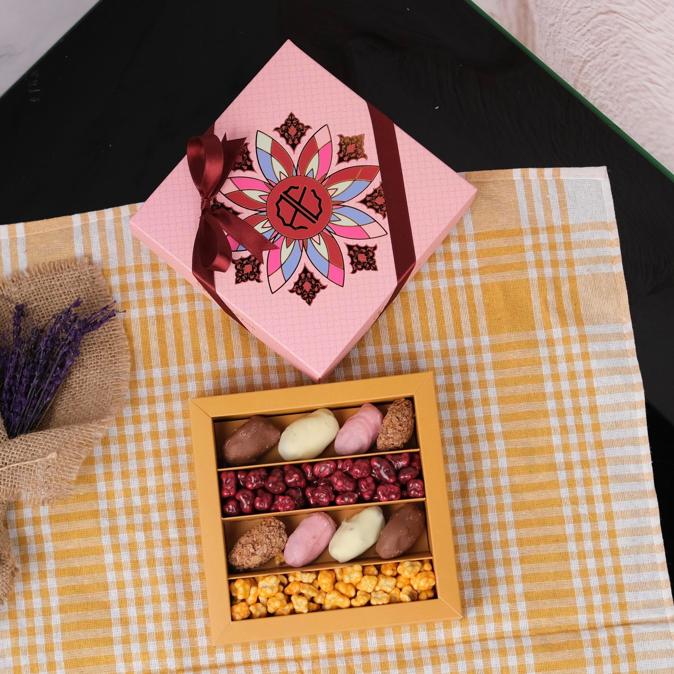 Çikolatalı Hurma ve Drajeli Hediyelik Pembe Kutu
