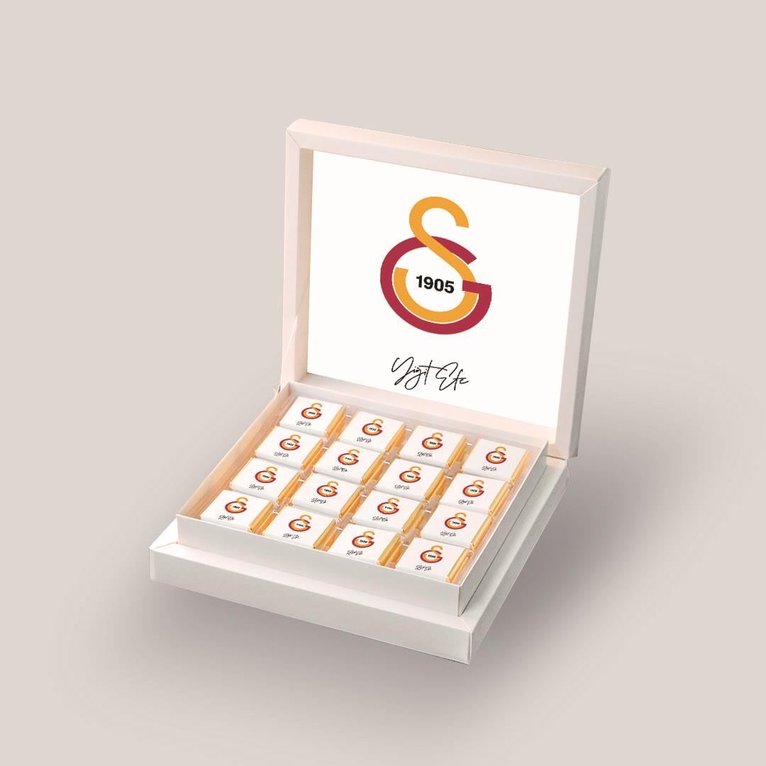 32 Adet Madlen Taraftar Bebek Çikolatası Galatasaray Amblem Desenli