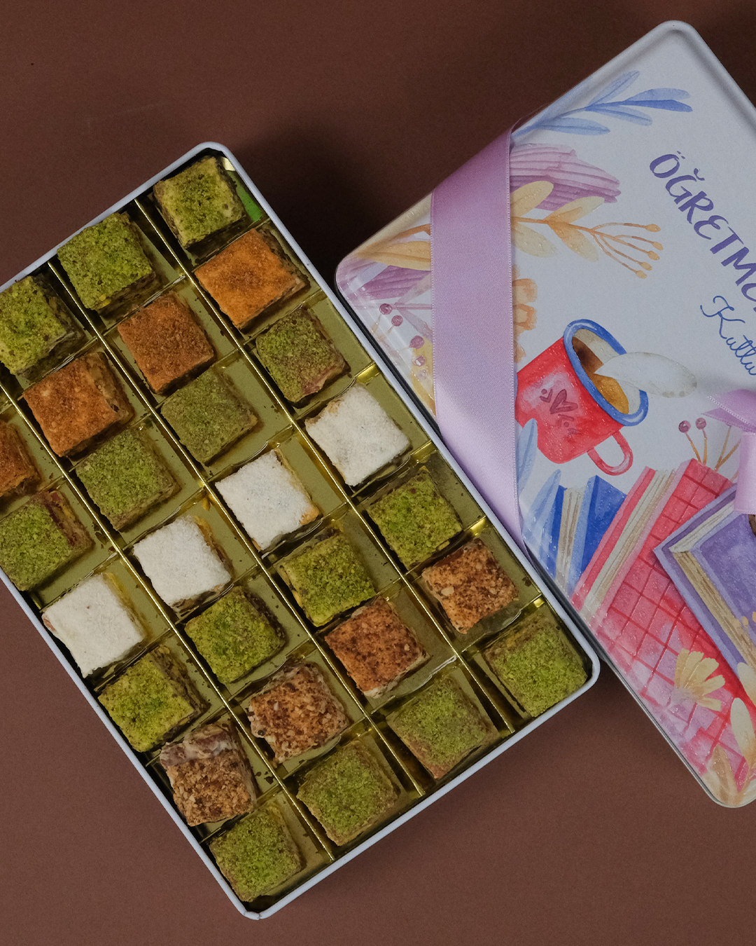 Baklava Lokum Serisi Diktörtgen Metal Kutu Öğretmenler Günü Hediyesi