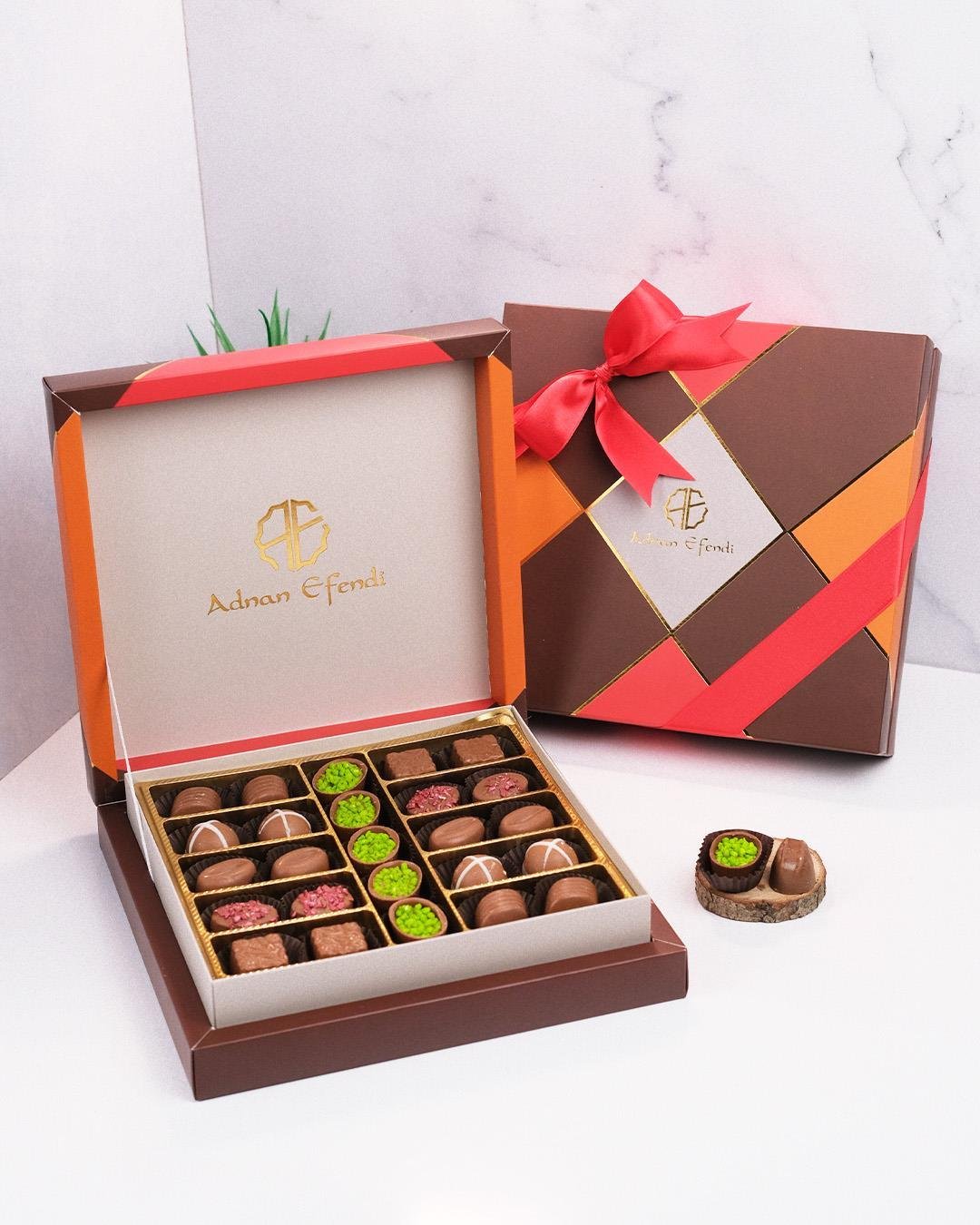 Hediyelik Special Çikolata Çiçekli Dama Kutu