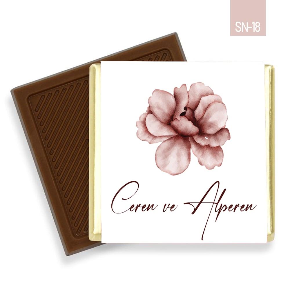 32 Adetli Pembe Gül Desenli Metal Kutu Madlen Çikolata