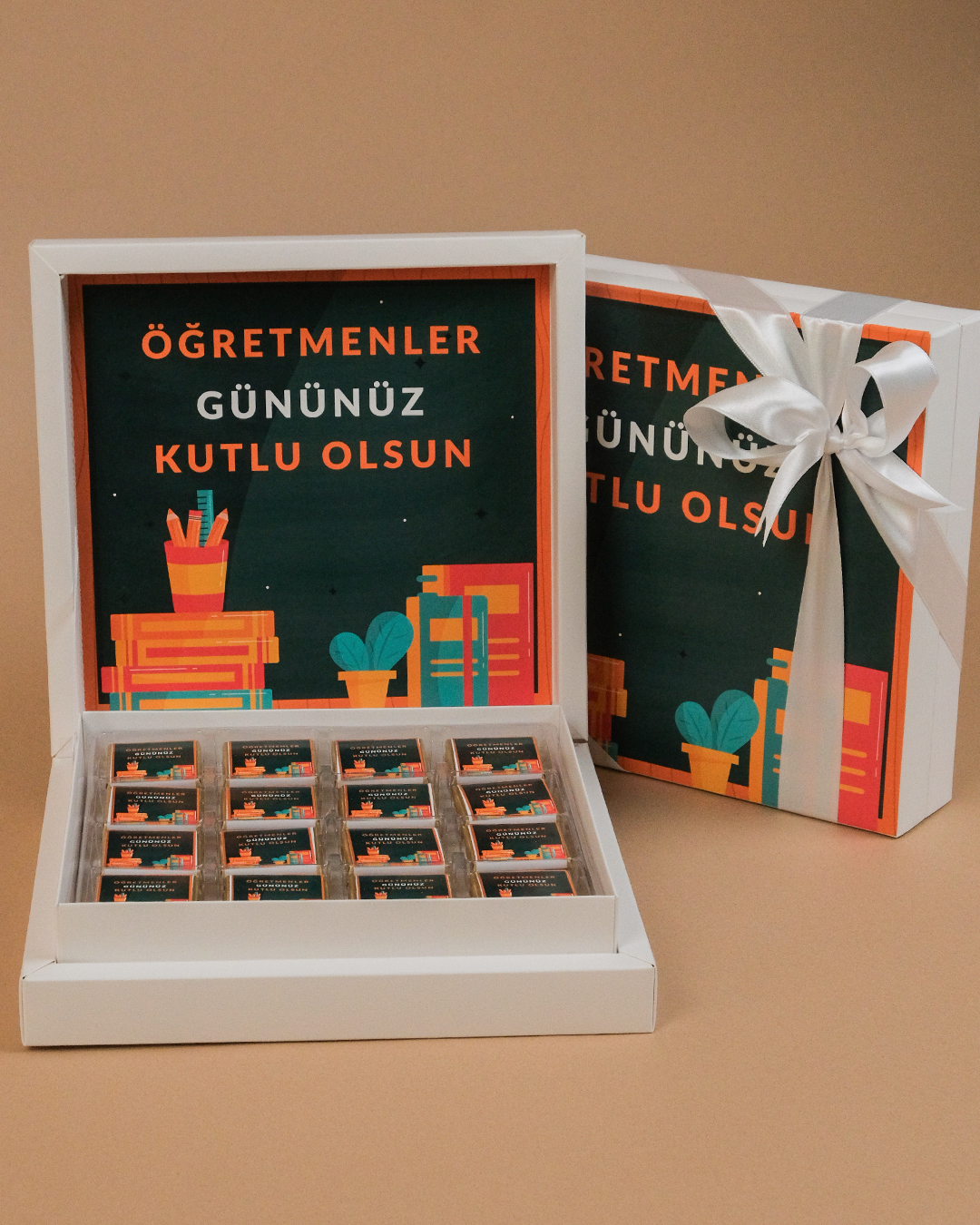 Tahta Desenli Öğretmenler Günü Hediyesi Madlen Çikolata Sunum Kutulu (32 Adet)