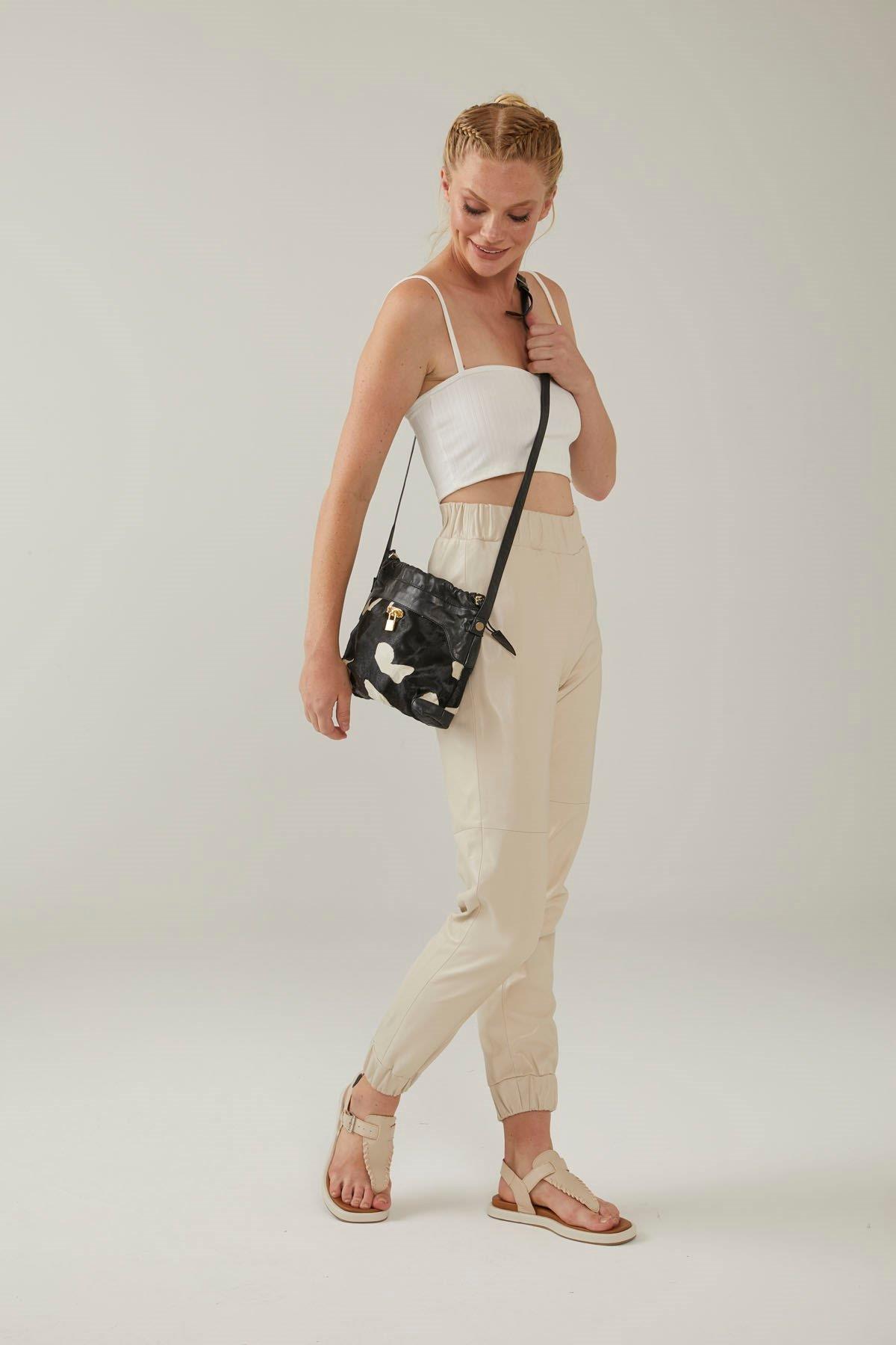 Bej Yüksek Bel Paçası Beli ve Paçası Lastikli Cepsiz Hakiki Deri Pantolon