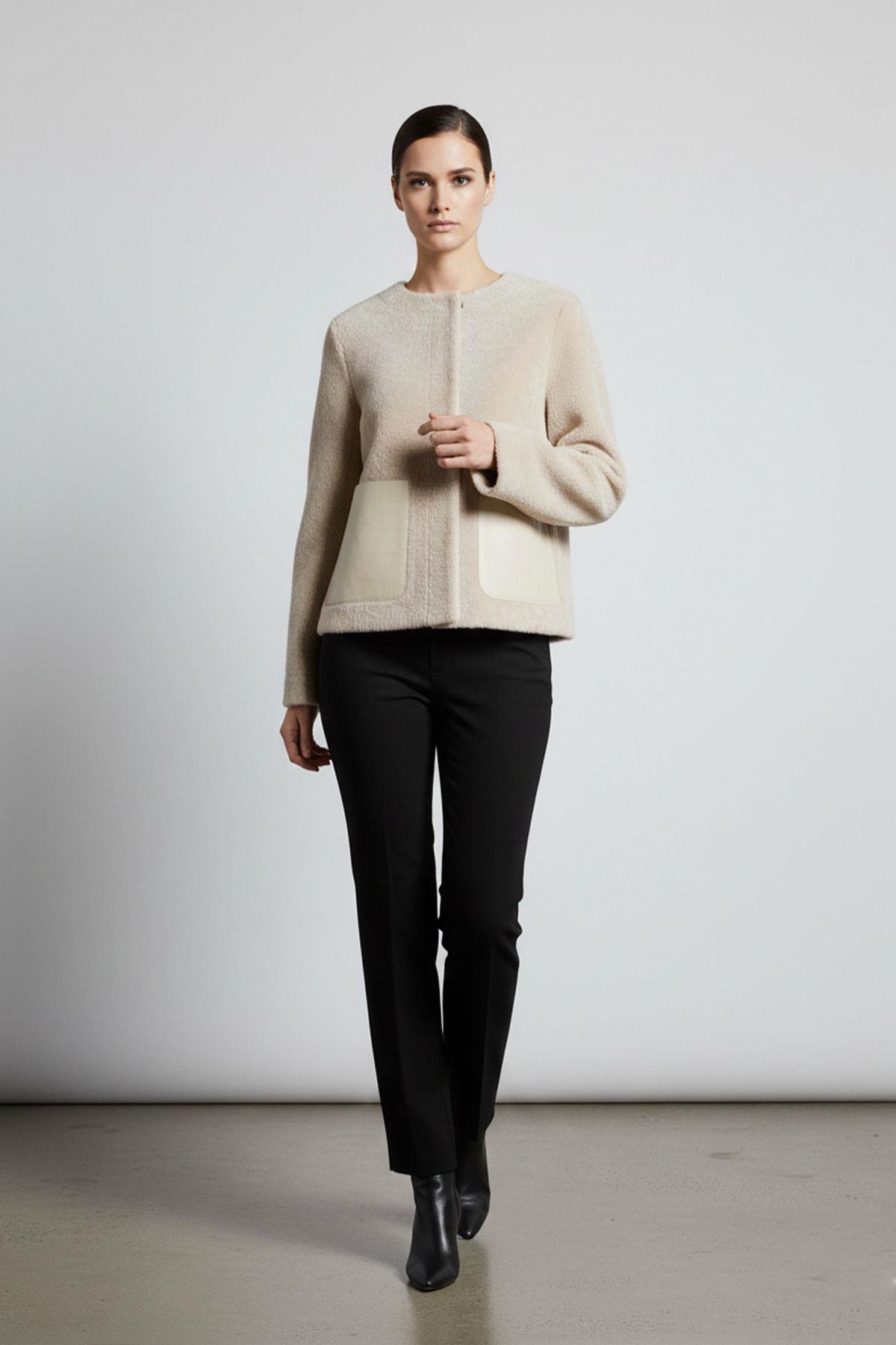 Bej Yumuşak Dokulu Deri Cepli Kısa Ceket