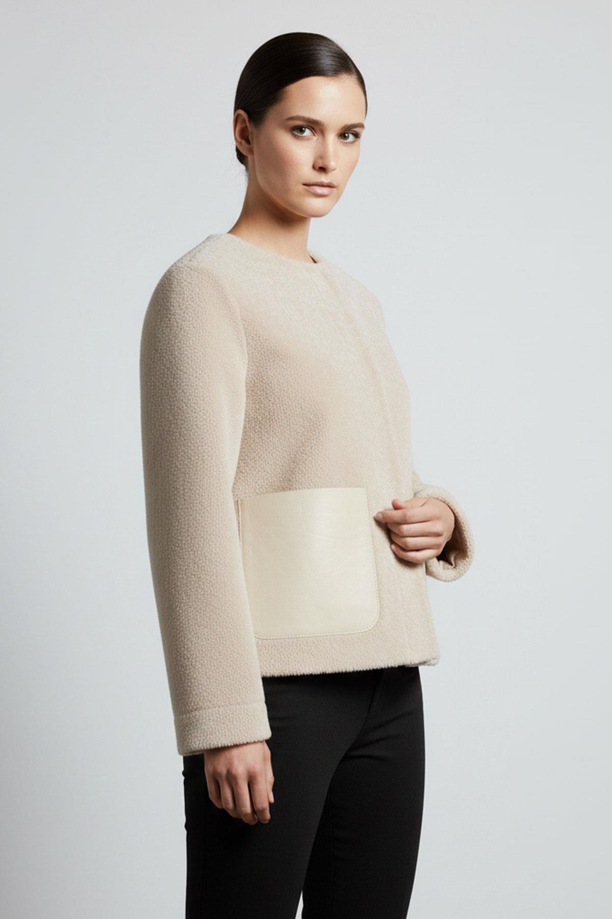 Bej Yumuşak Dokulu Deri Cepli Kısa Ceket