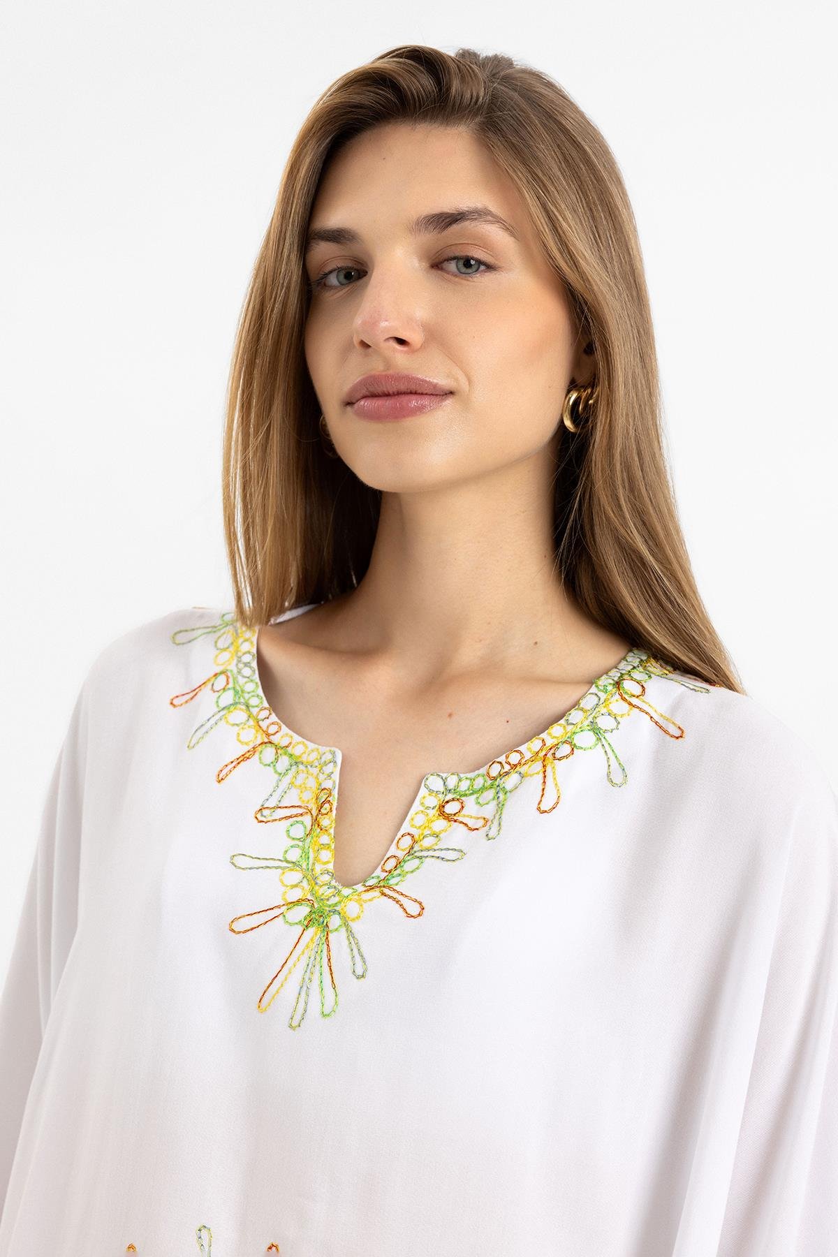 Beyaz Şile Bezi Yarasa Kollu İşlemeli Kısa Yazlık Astarsız Plaj Pamuklu Kaftan Elbise