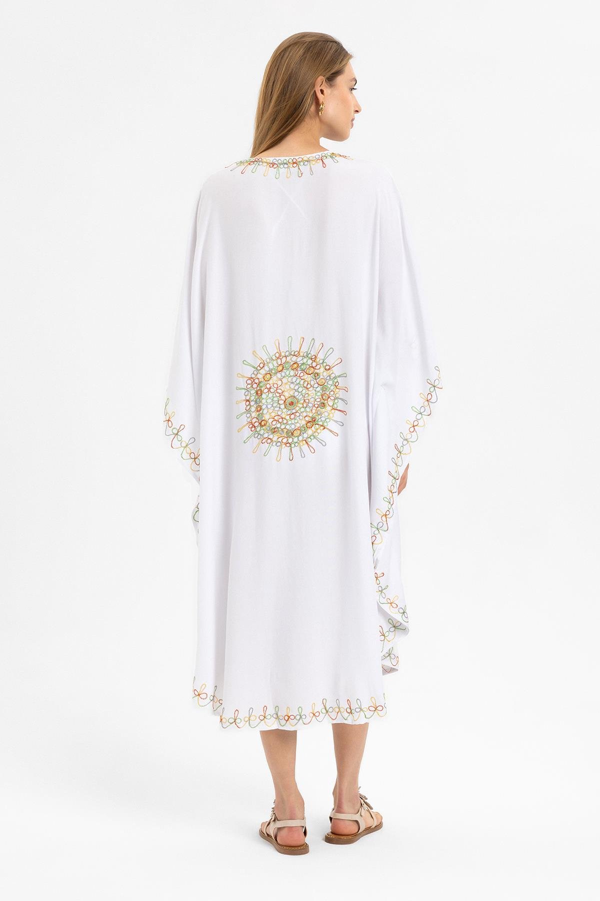 Beyaz Yarasa Kollu Nakış İşlemeli Yazlık Astarsız Pamuklu Kısa Kaftan Elbise
