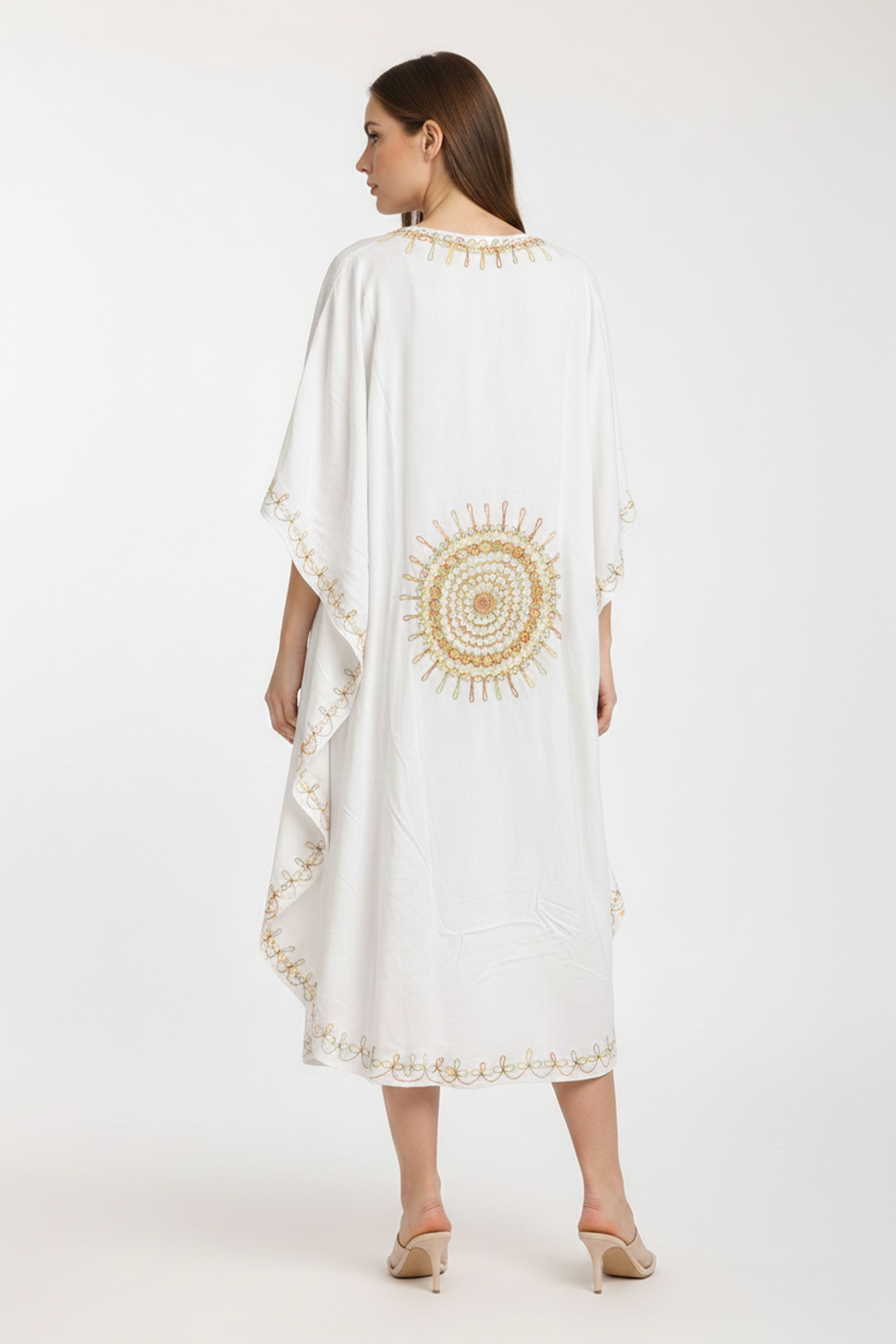 Beyaz Yarasa Kollu Nakış İşlemeli Yazlık Astarsız Pamuklu Uzun Kaftan Elbise