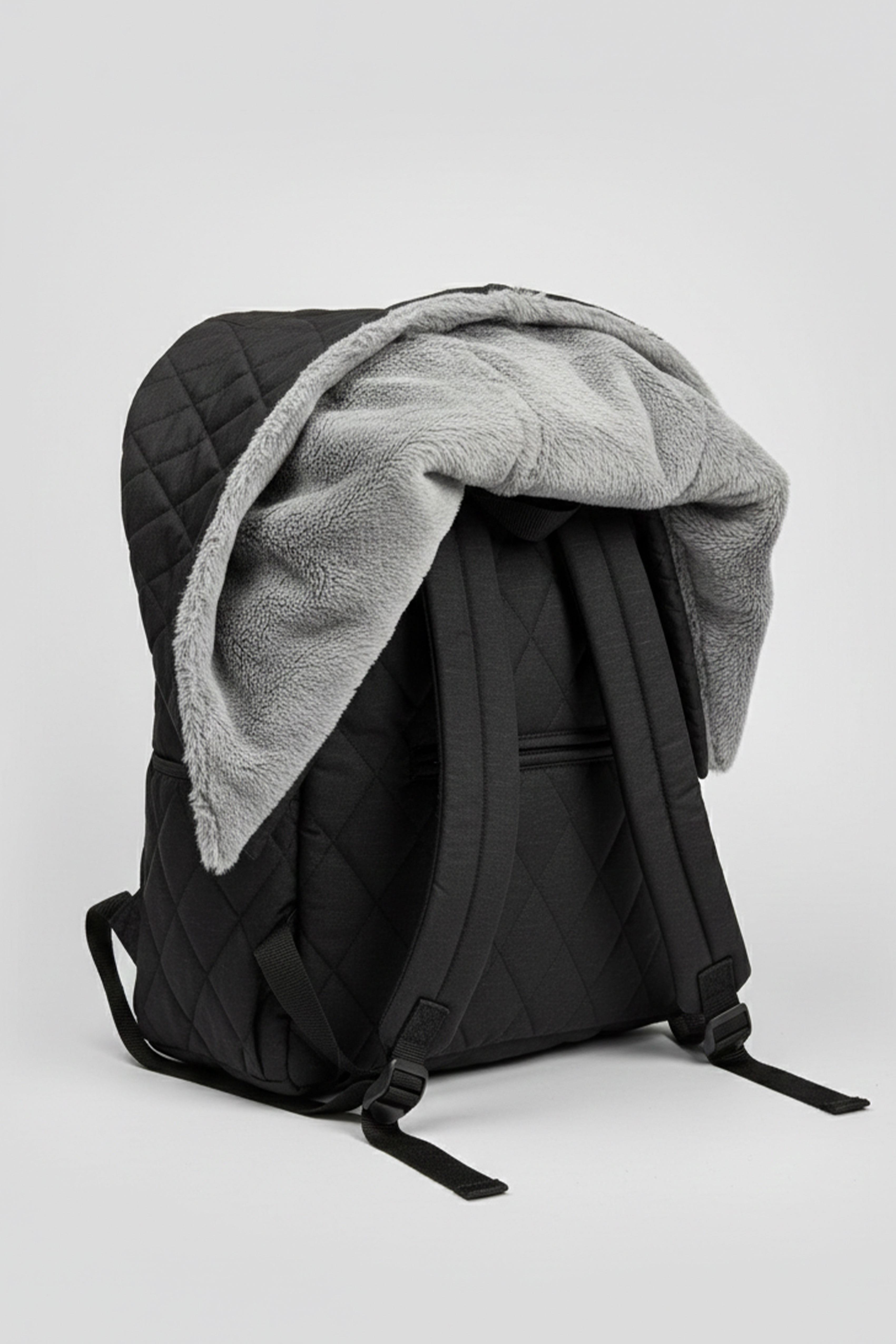 BÜYÜK SİYAH KAPİTONE İÇİ SİYAH KAPÜŞONLU SIRT ÇANTASI