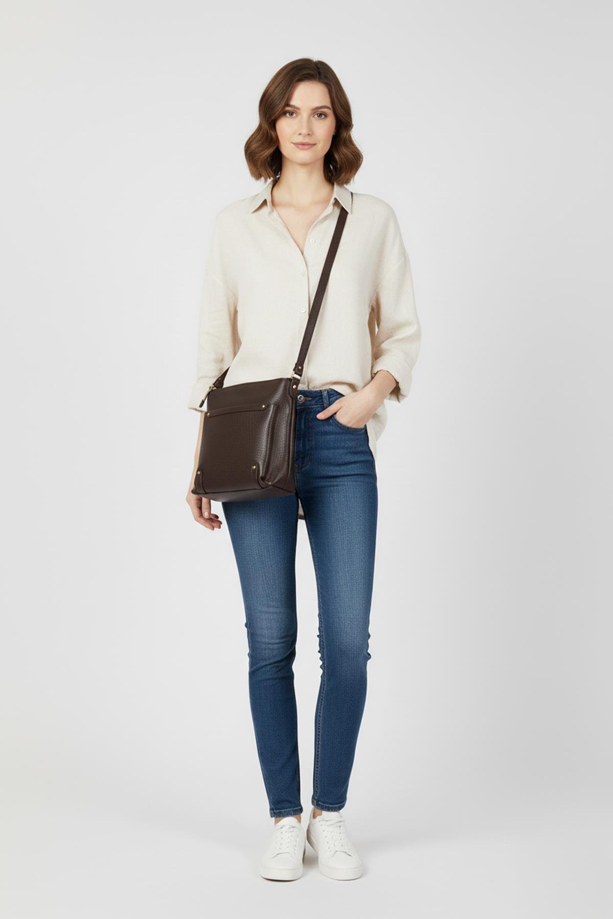 Brown Women's Leather Shoulder Bag With Outer Pocket