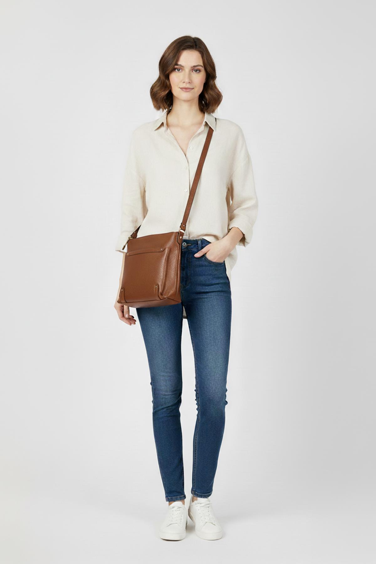 Tobacco Women's Leather Shoulder Bag With External Pocket