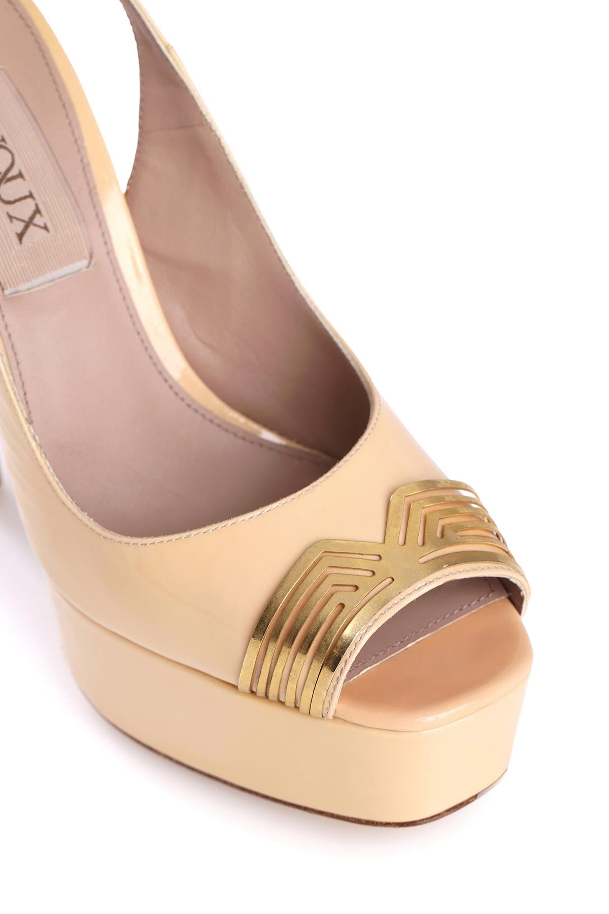 Gold Accent Nude Platform Topuklu Ayakkabı 