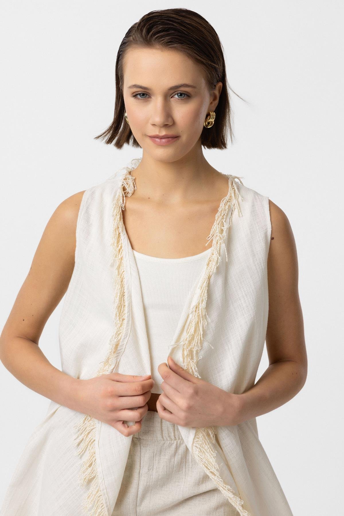 Krem Asimetrik Kesim Püsküllü Pamuklu Yelek