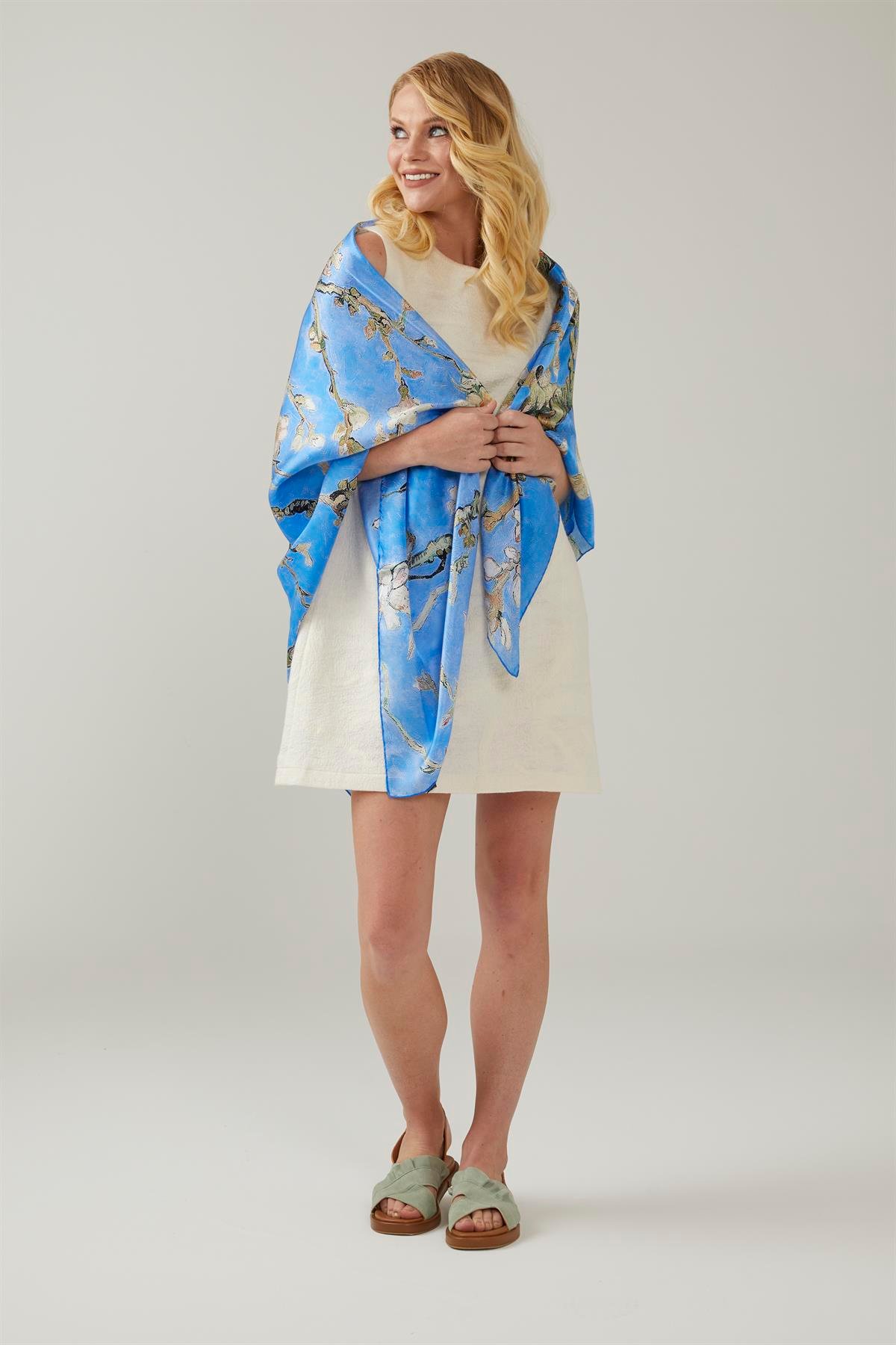 Mavi Van Gogh Almond Blossoms Kare 140x140 Ipek Şal Eşarp