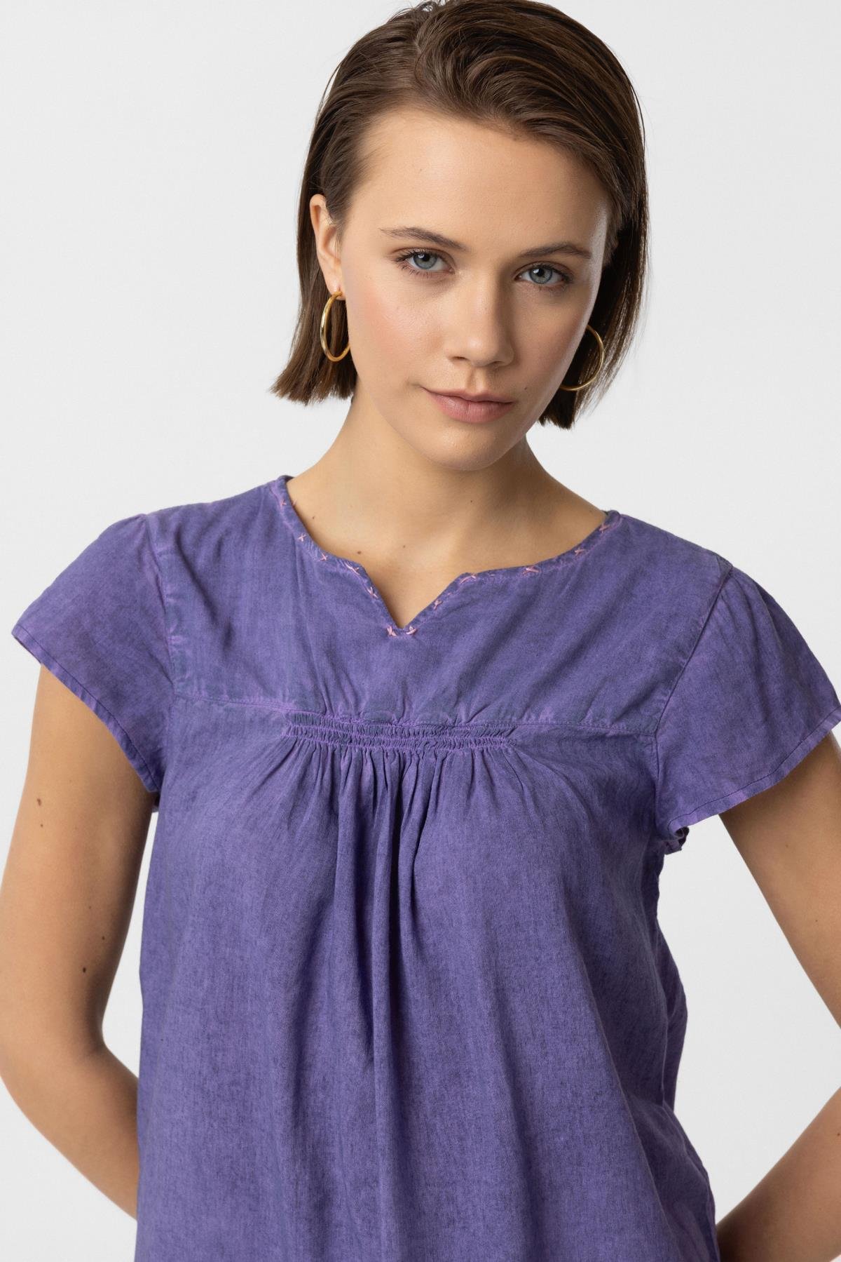 Mor Sırtı Nakışlı Kısa Kollu Pamuklu Gömlek Bluz