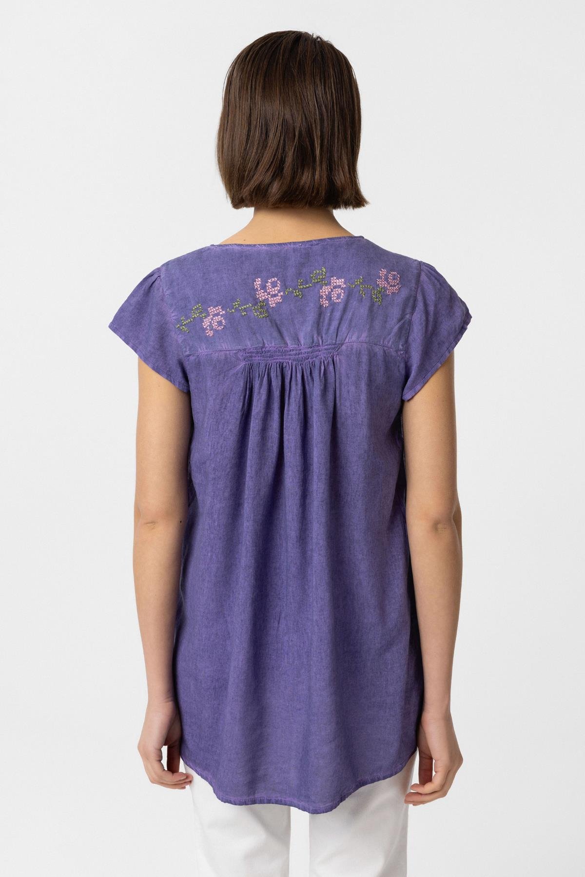 Mor Sırtı Nakışlı Kısa Kollu Pamuklu Gömlek Bluz