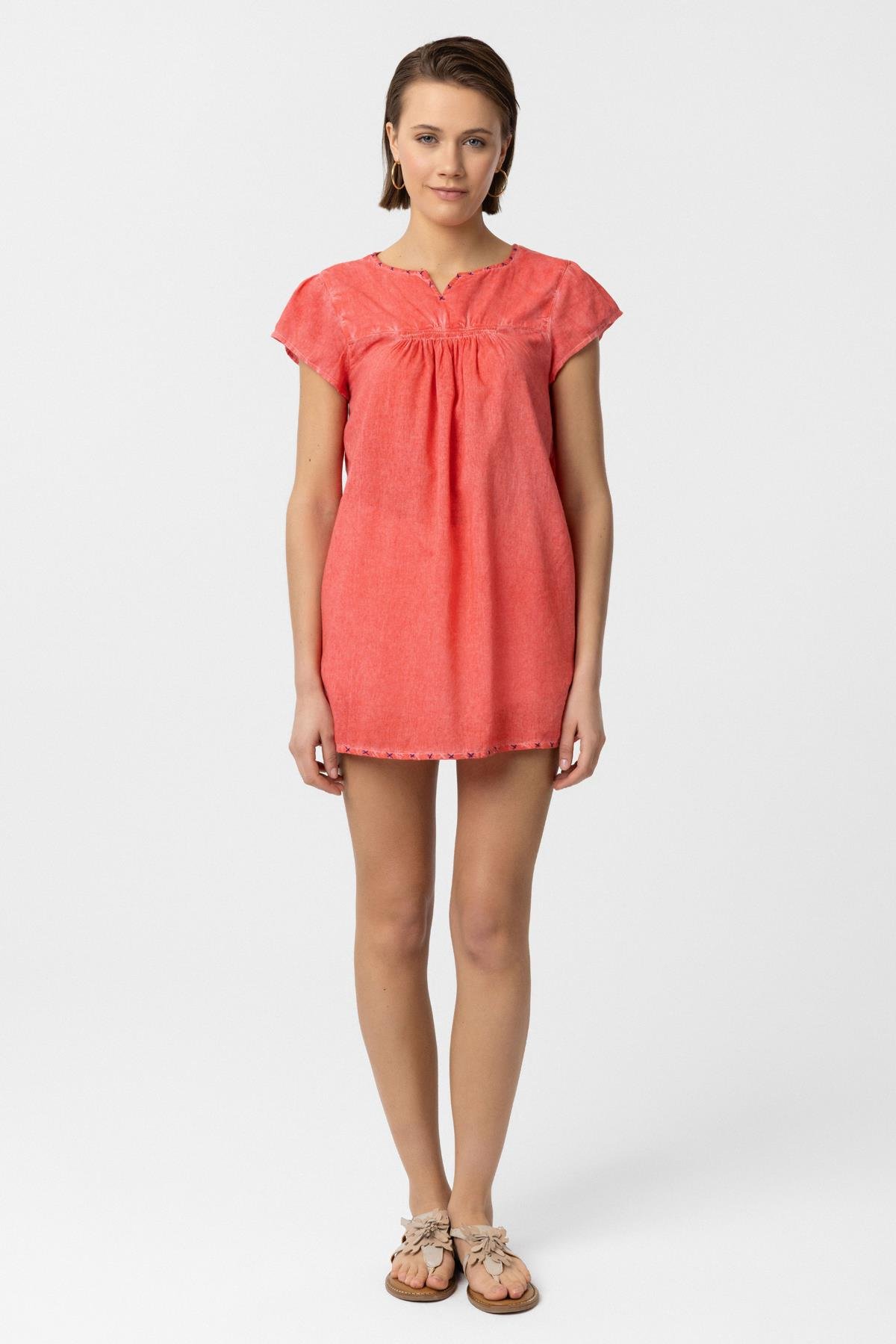 Nar Çiçeği Sırtı Nakışlı Kısa Kollu Pamuklu Gömlek Bluz