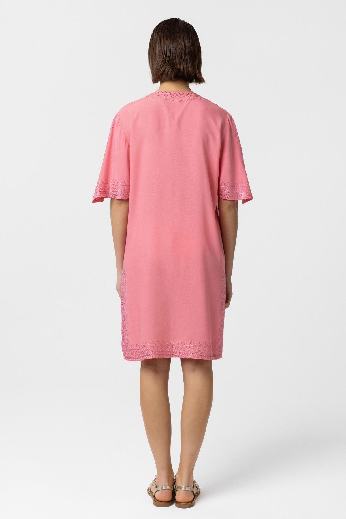 Pembe İşlemeli Uzun Kollu Astarsız Pamuklu Kısa Elbise