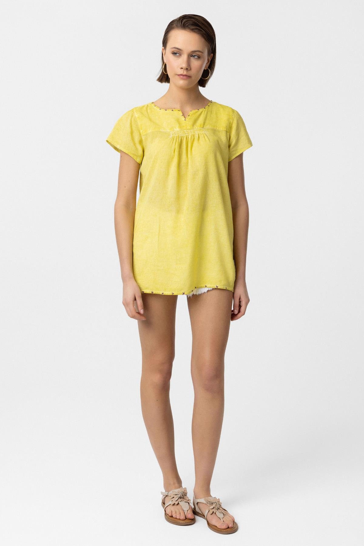 Sarı Sırtı Nakışlı Kısa Kollu Pamuklu Gömlek Bluz