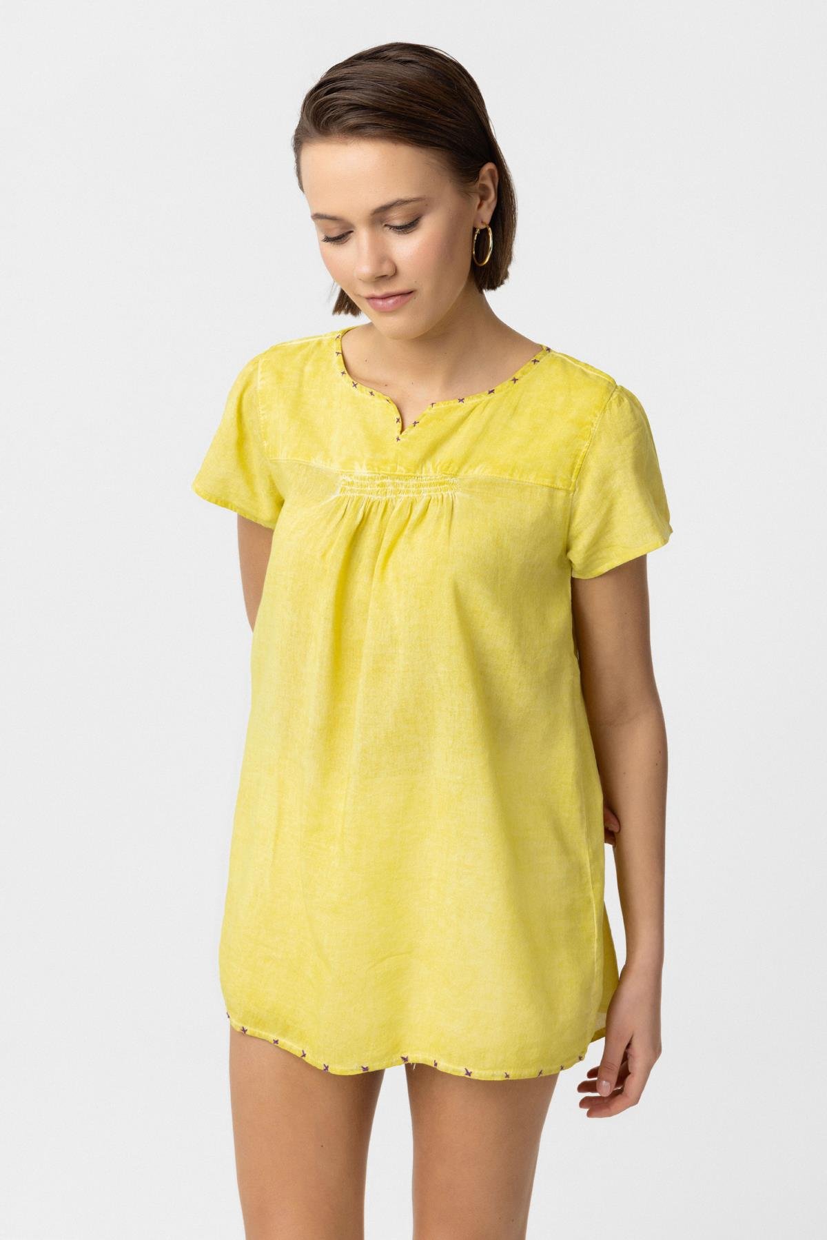 Sarı Sırtı Nakışlı Kısa Kollu Pamuklu Gömlek Bluz