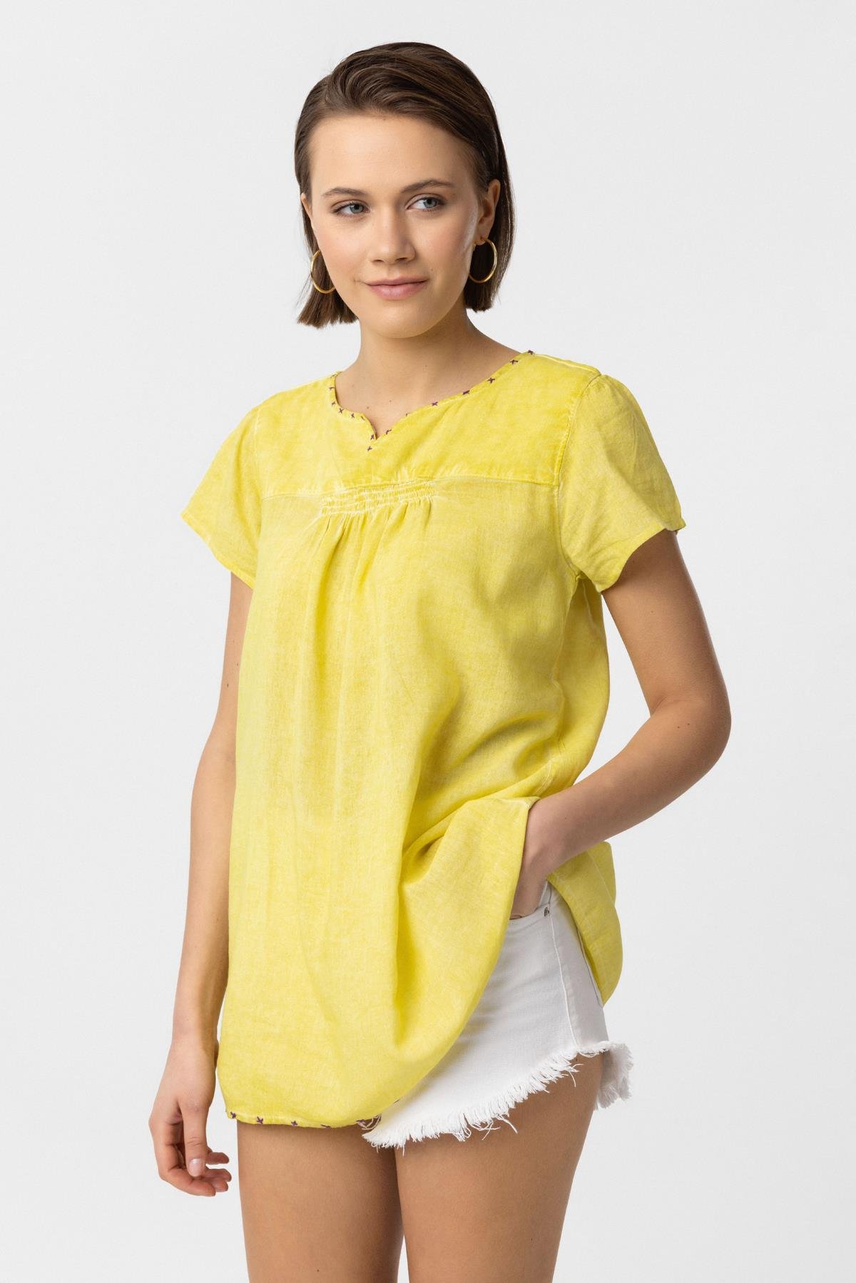 Sarı Sırtı Nakışlı Kısa Kollu Pamuklu Gömlek Bluz