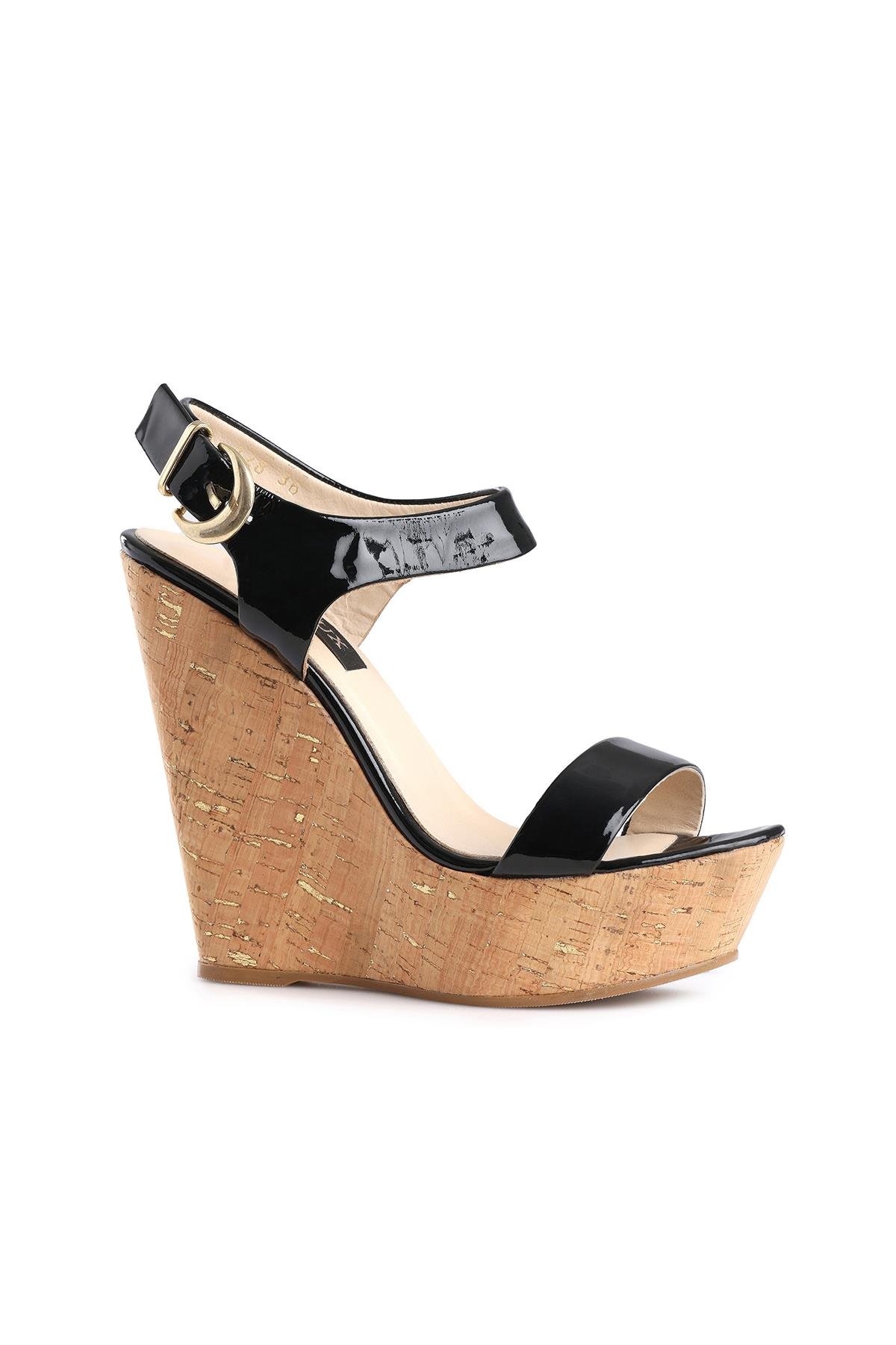 Siyah Deri Dolgu Topuk Ayakkabı