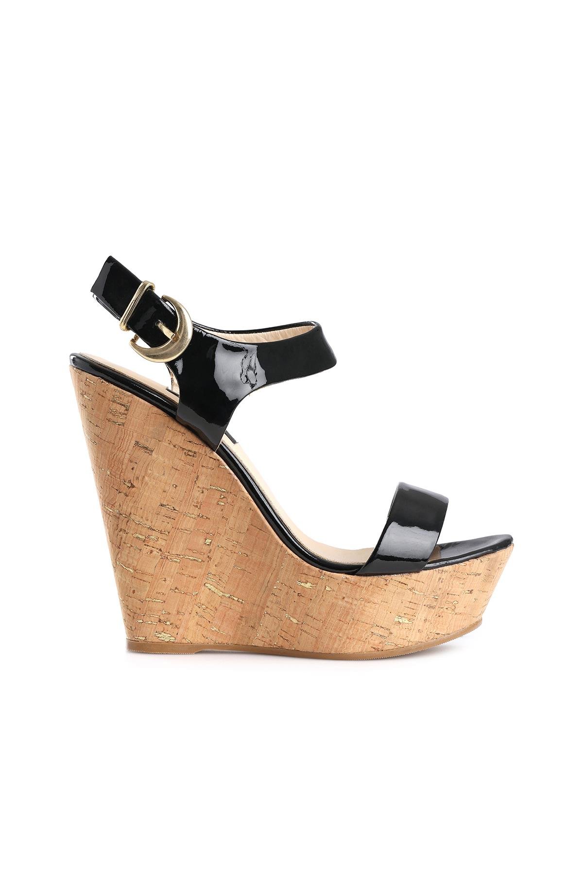 Siyah Deri Dolgu Topuk Ayakkabı