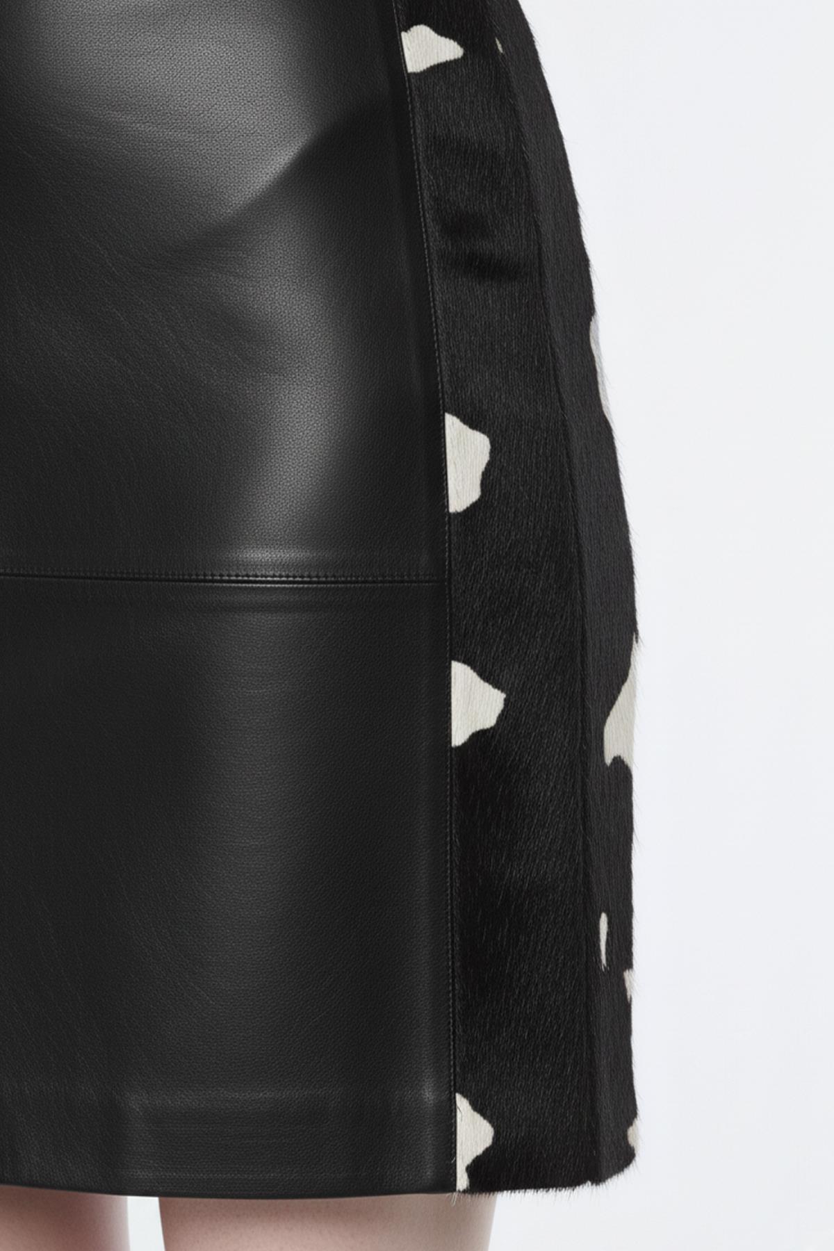 Siyah Hakiki Deri Yamalı Detay Etek